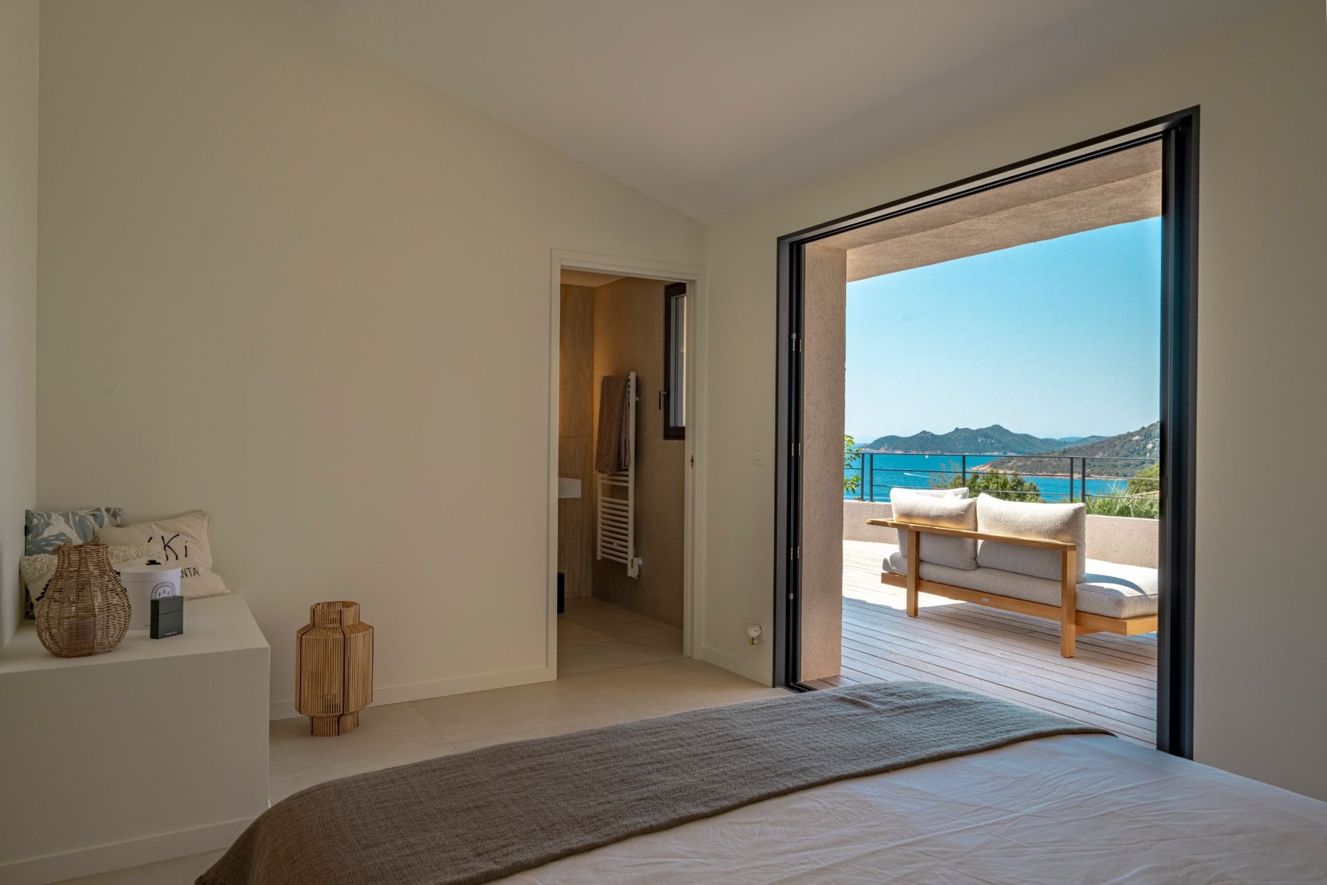 luxury house 8 Rooms for seasonal rent on PORTO VECCHIO (20137)