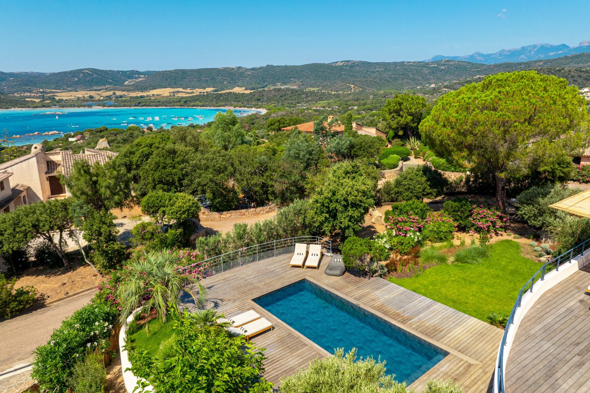 luxury house 8 Rooms for seasonal rent on PORTO VECCHIO (20137)