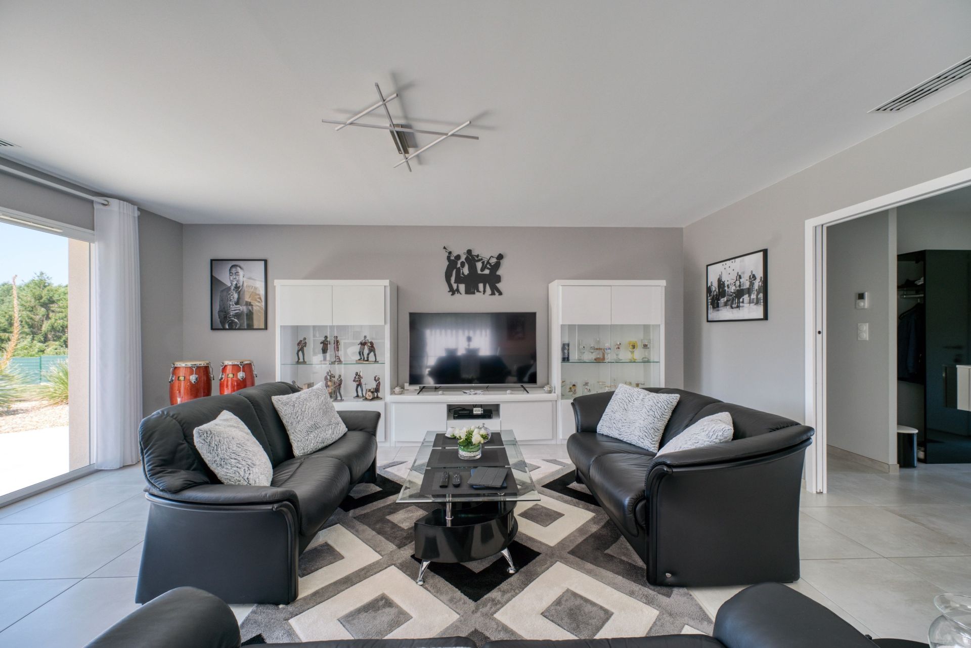 luxury house 5 Rooms for sale on ST BRICE (16100)