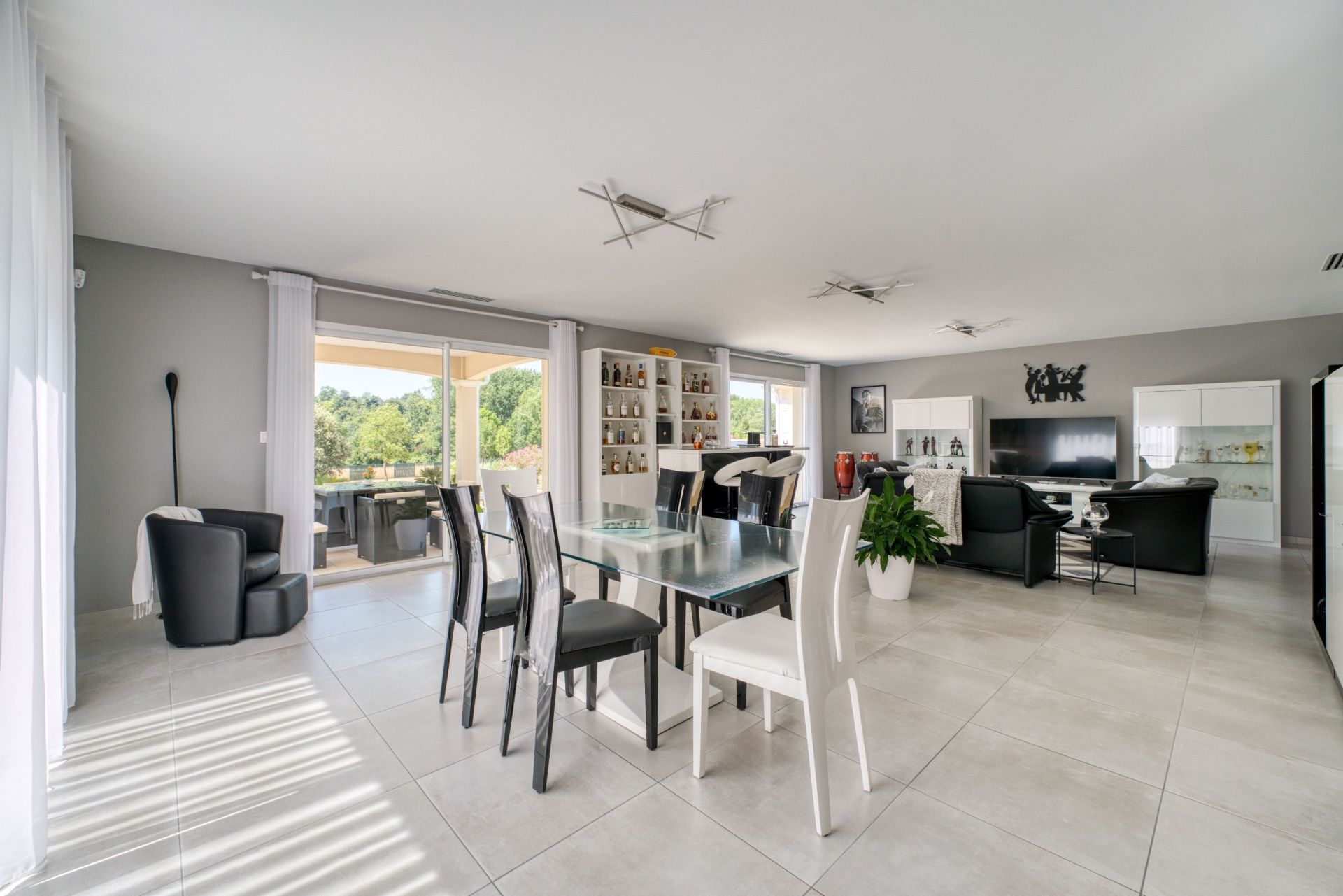 luxury house 5 Rooms for sale on ST BRICE (16100)