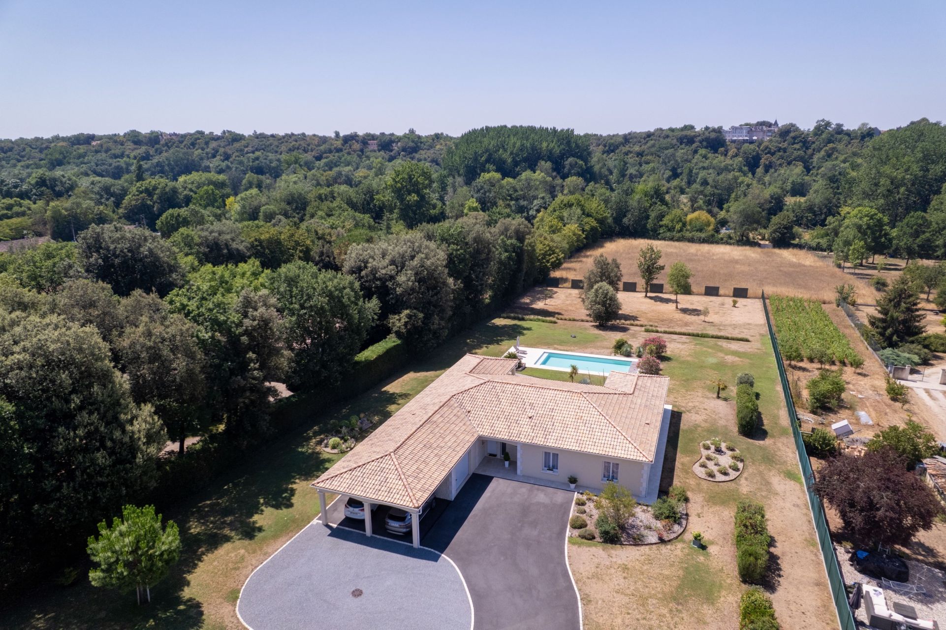 luxury house 5 Rooms for sale on ST BRICE (16100)