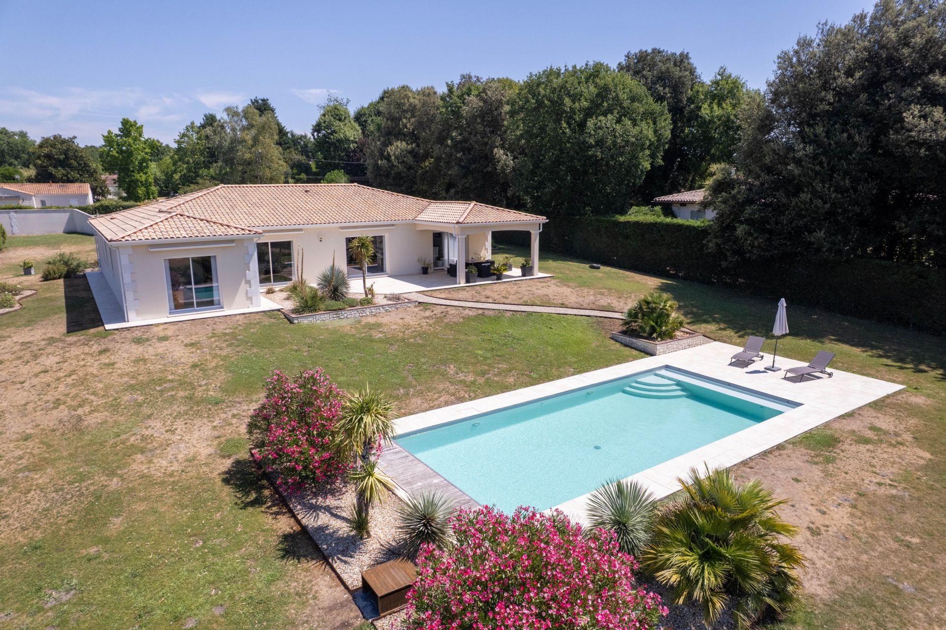 luxury house 5 Rooms for sale on ST BRICE (16100)