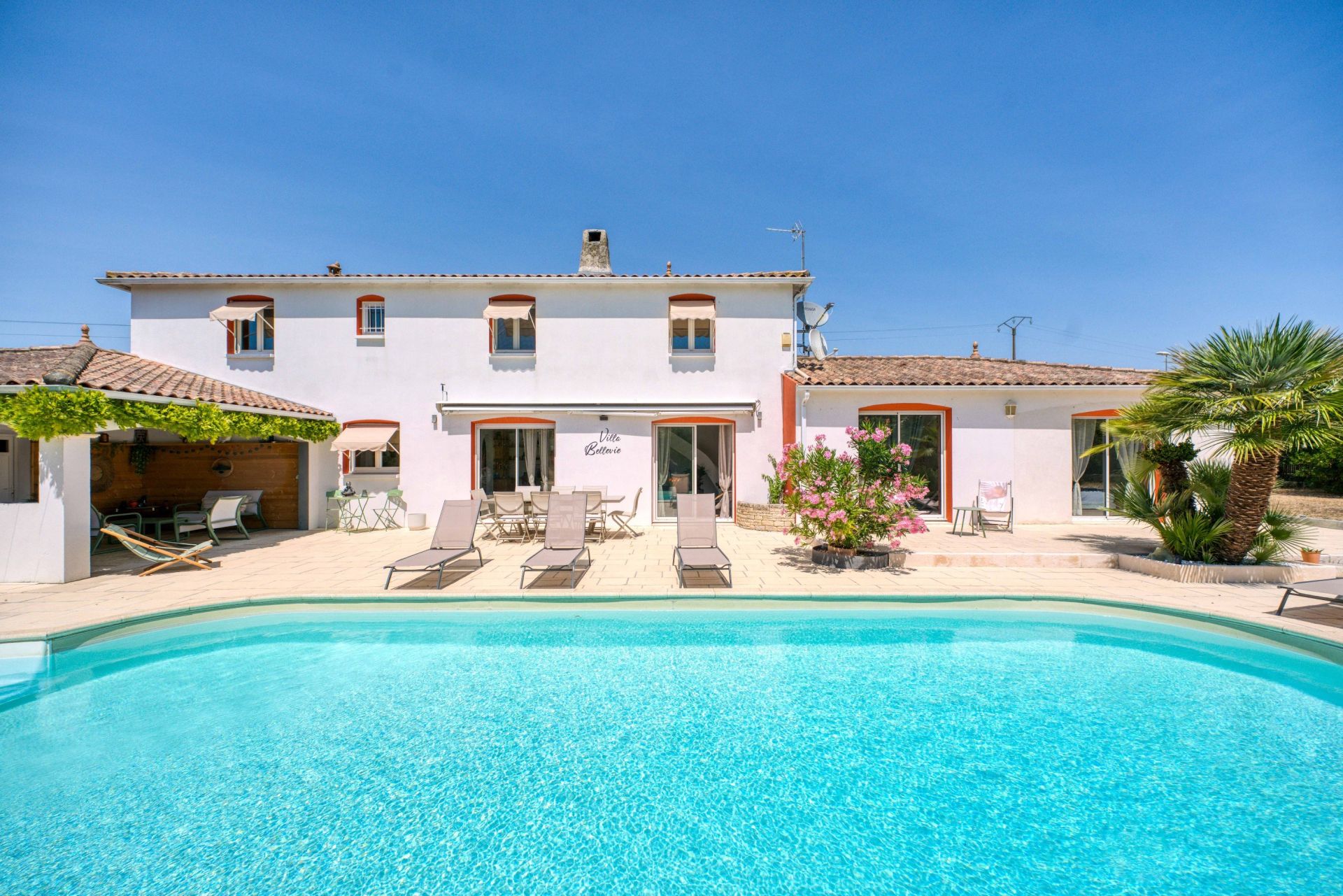 luxury house 6 Rooms for sale on ROYAN (17200)