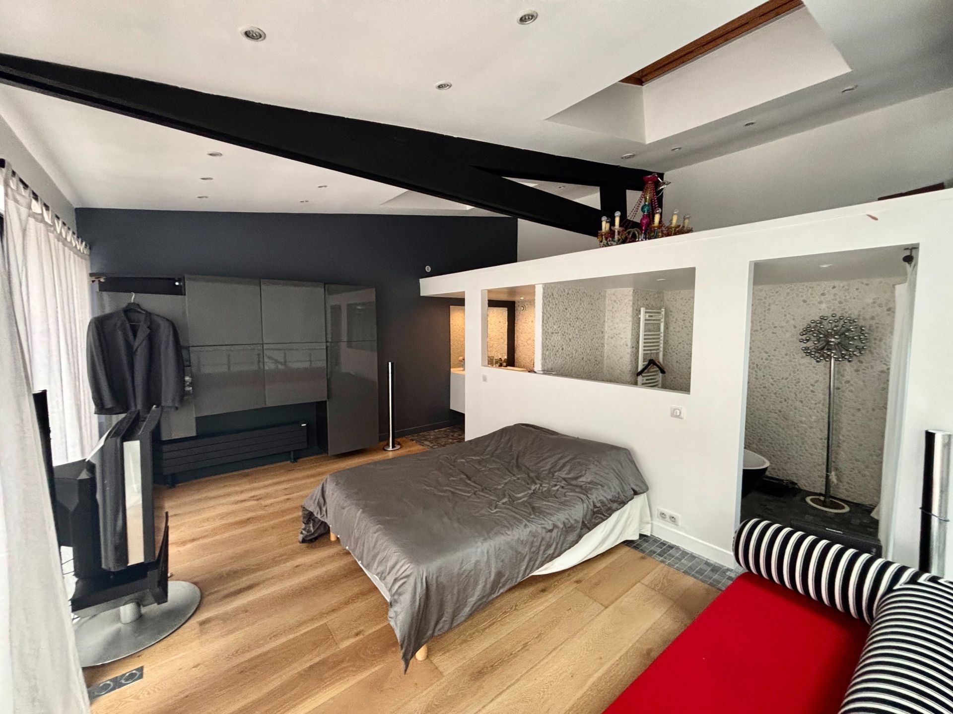 luxury house 7 Rooms for sale on DEAUVILLE (14800)