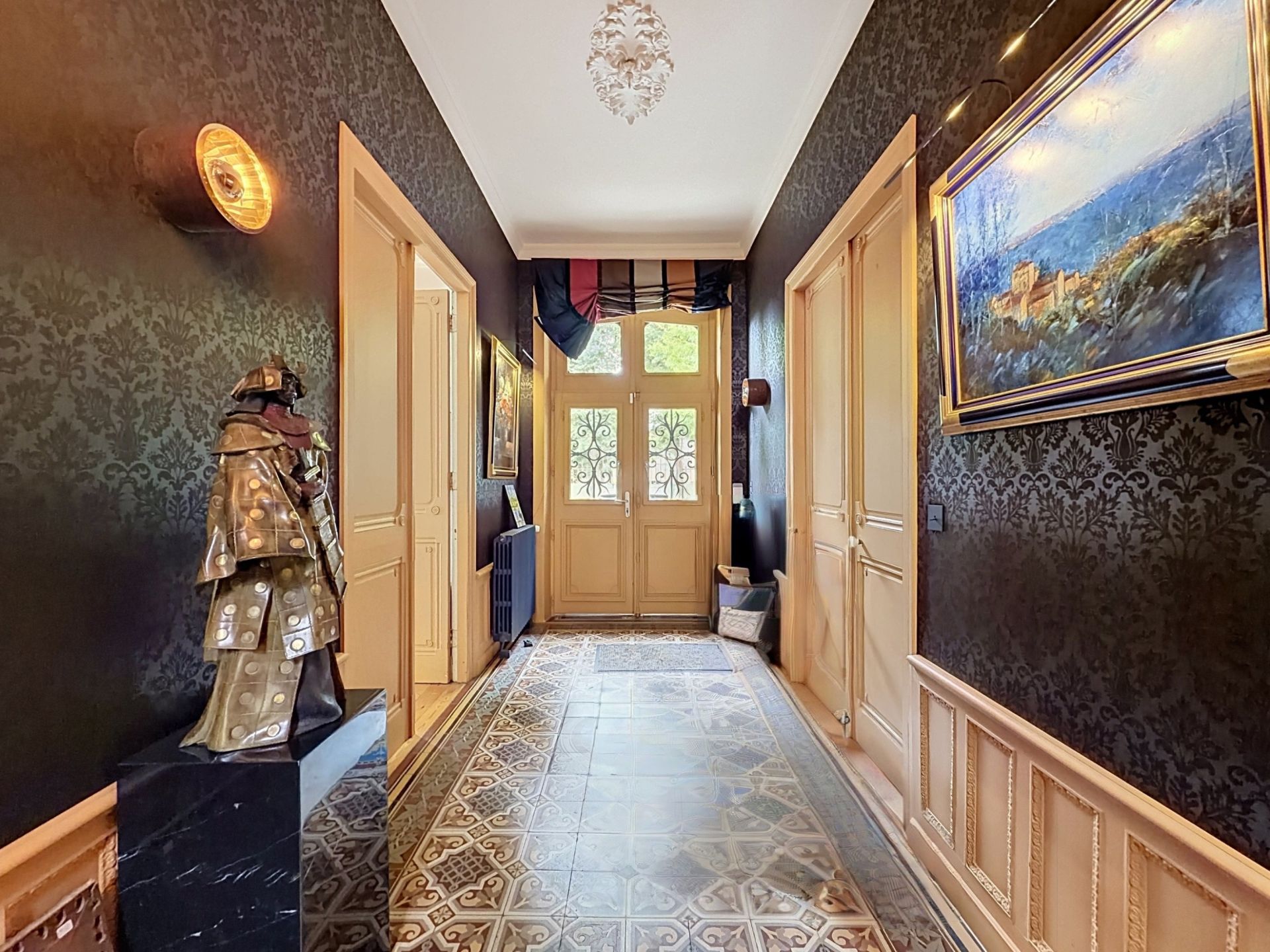 luxury house 9 Rooms for sale on BAYEUX (14400)