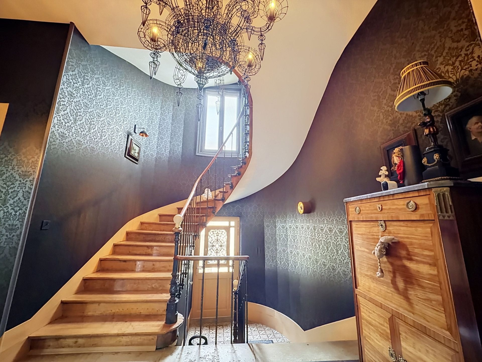luxury house 9 Rooms for sale on BAYEUX (14400)