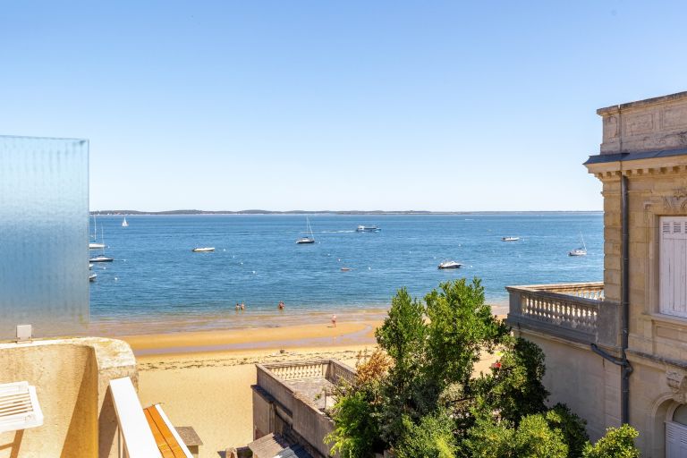 luxury apartment 3 Rooms for sale on ARCACHON (33120)