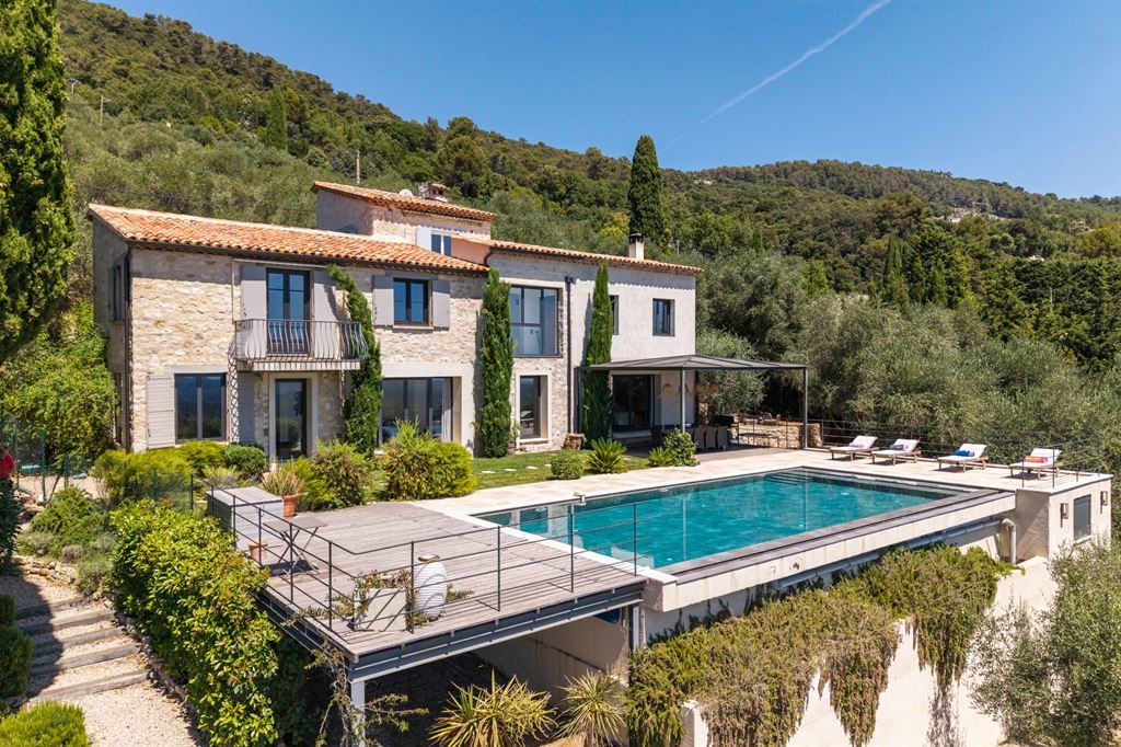 luxury villa 7 Rooms for sale on LE TIGNET (06530)