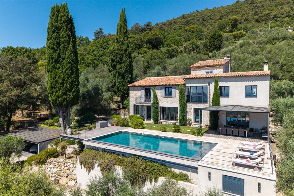luxury villa 7 Rooms for sale on LE TIGNET (06530)