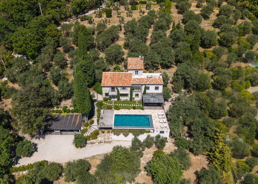 luxury villa 7 Rooms for sale on LE TIGNET (06530)