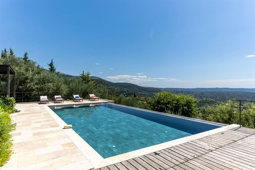 luxury villa 7 Rooms for sale on LE TIGNET (06530)