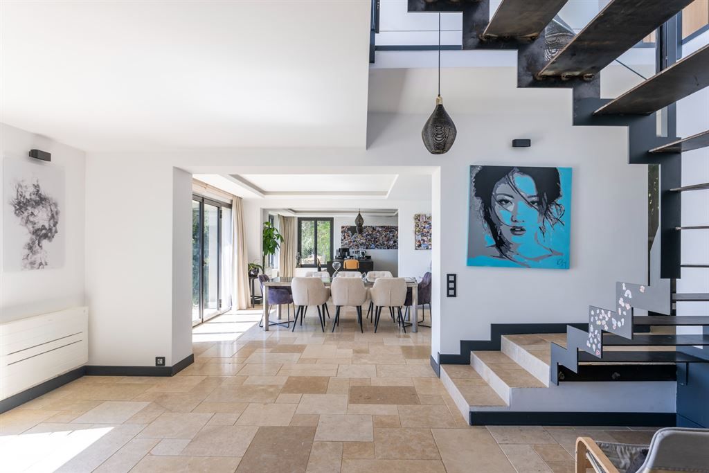 luxury villa 7 Rooms for sale on LE TIGNET (06530)