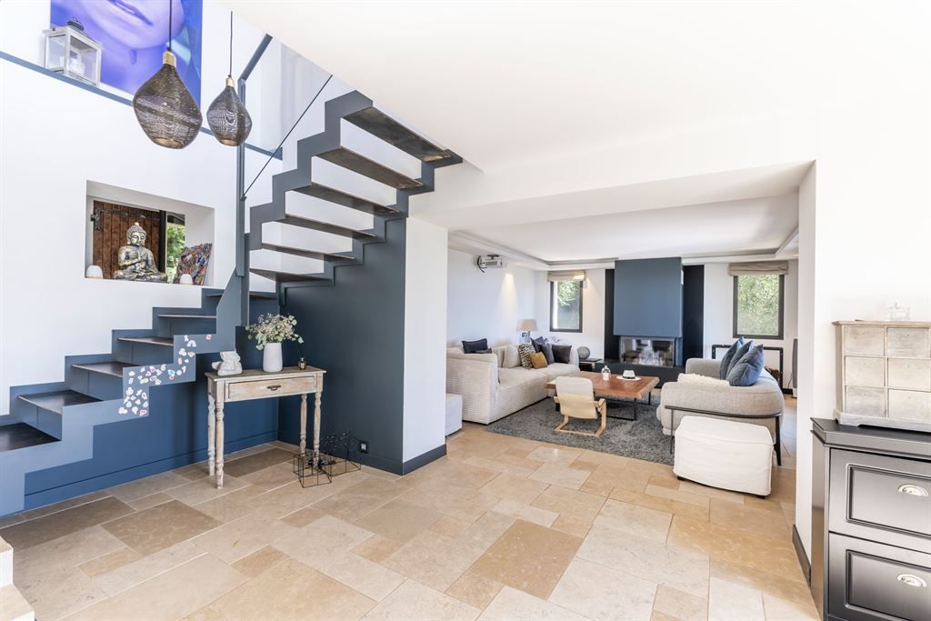 luxury villa 7 Rooms for sale on LE TIGNET (06530)