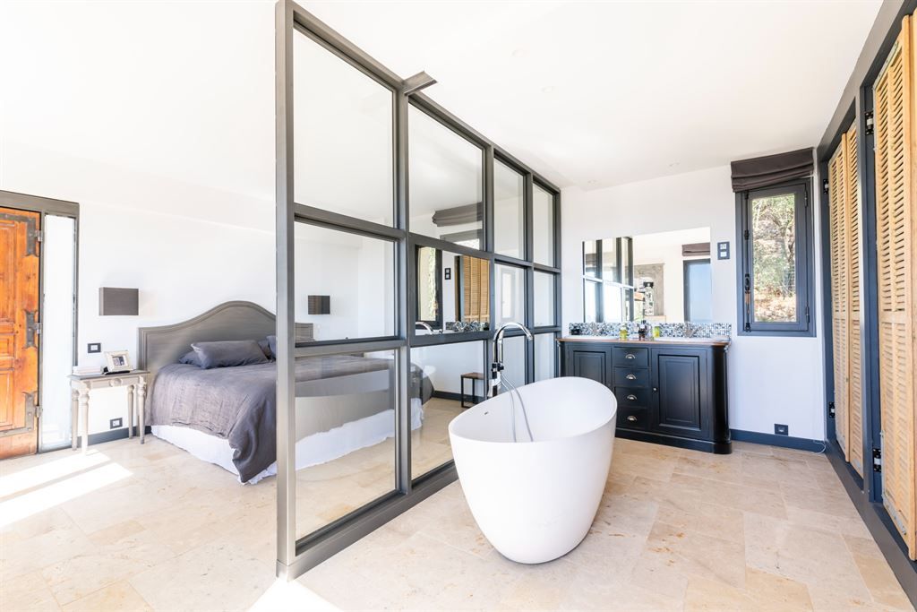luxury villa 7 Rooms for sale on LE TIGNET (06530)