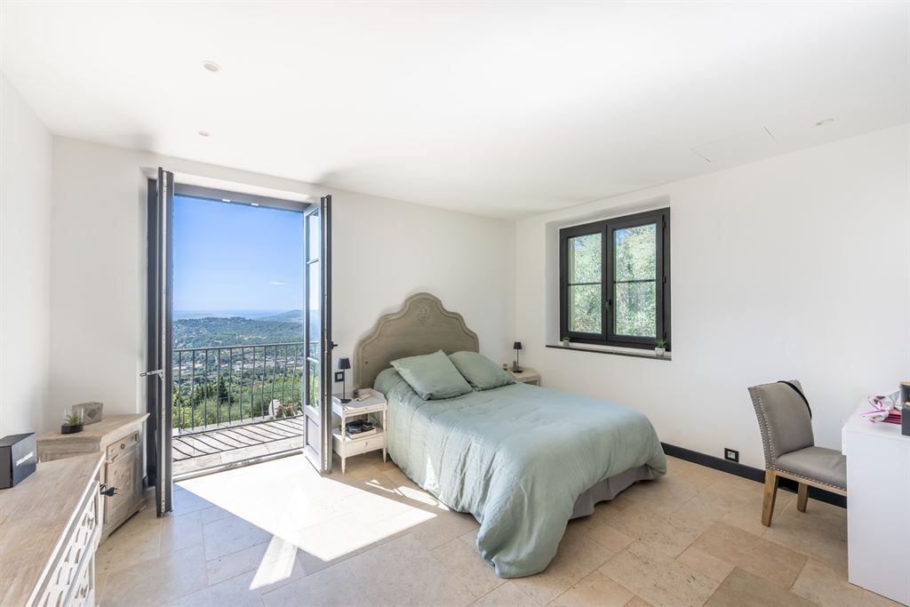 luxury villa 7 Rooms for sale on LE TIGNET (06530)