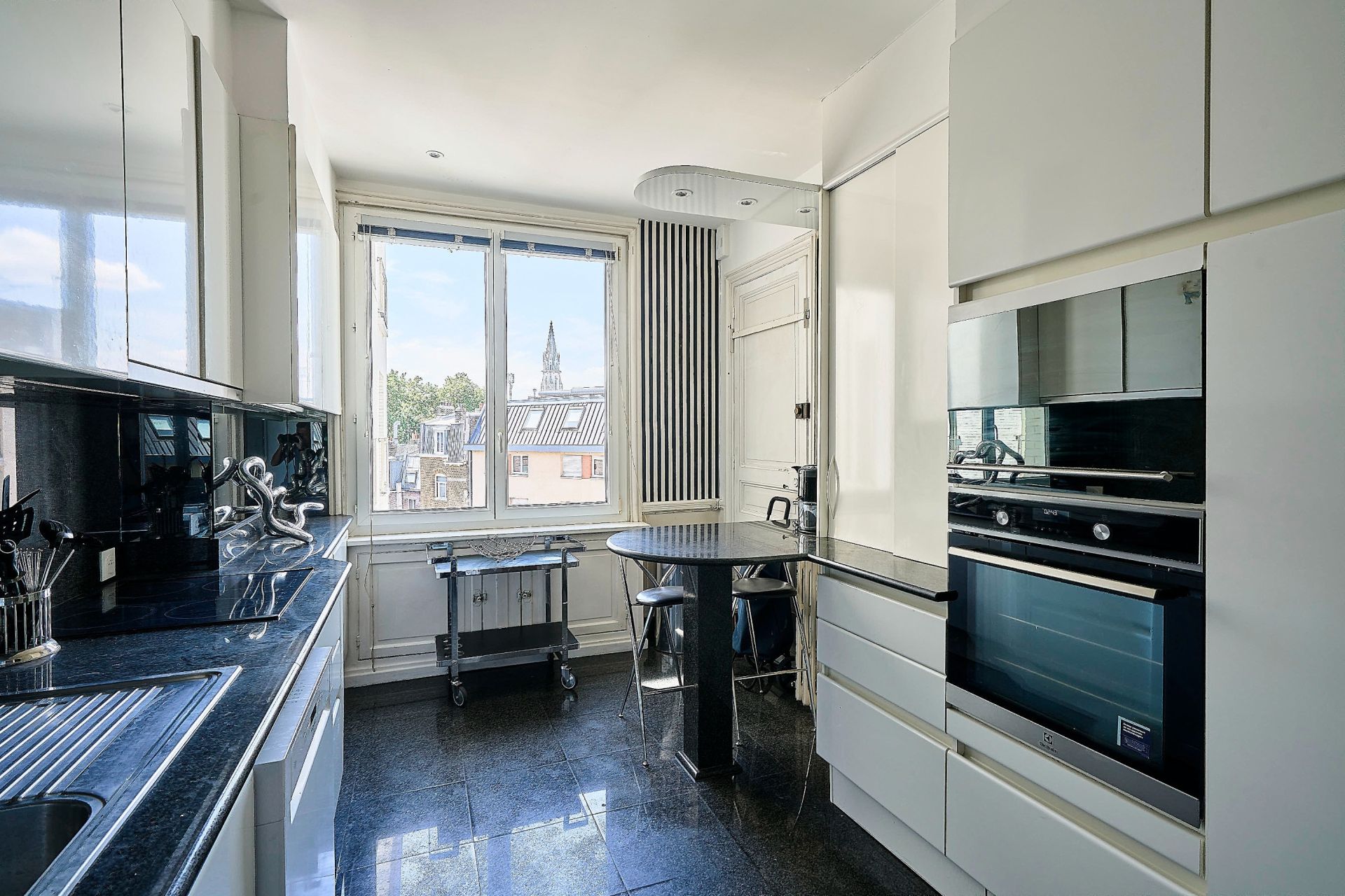 luxury apartment 7 Rooms for sale on LILLE (59000)