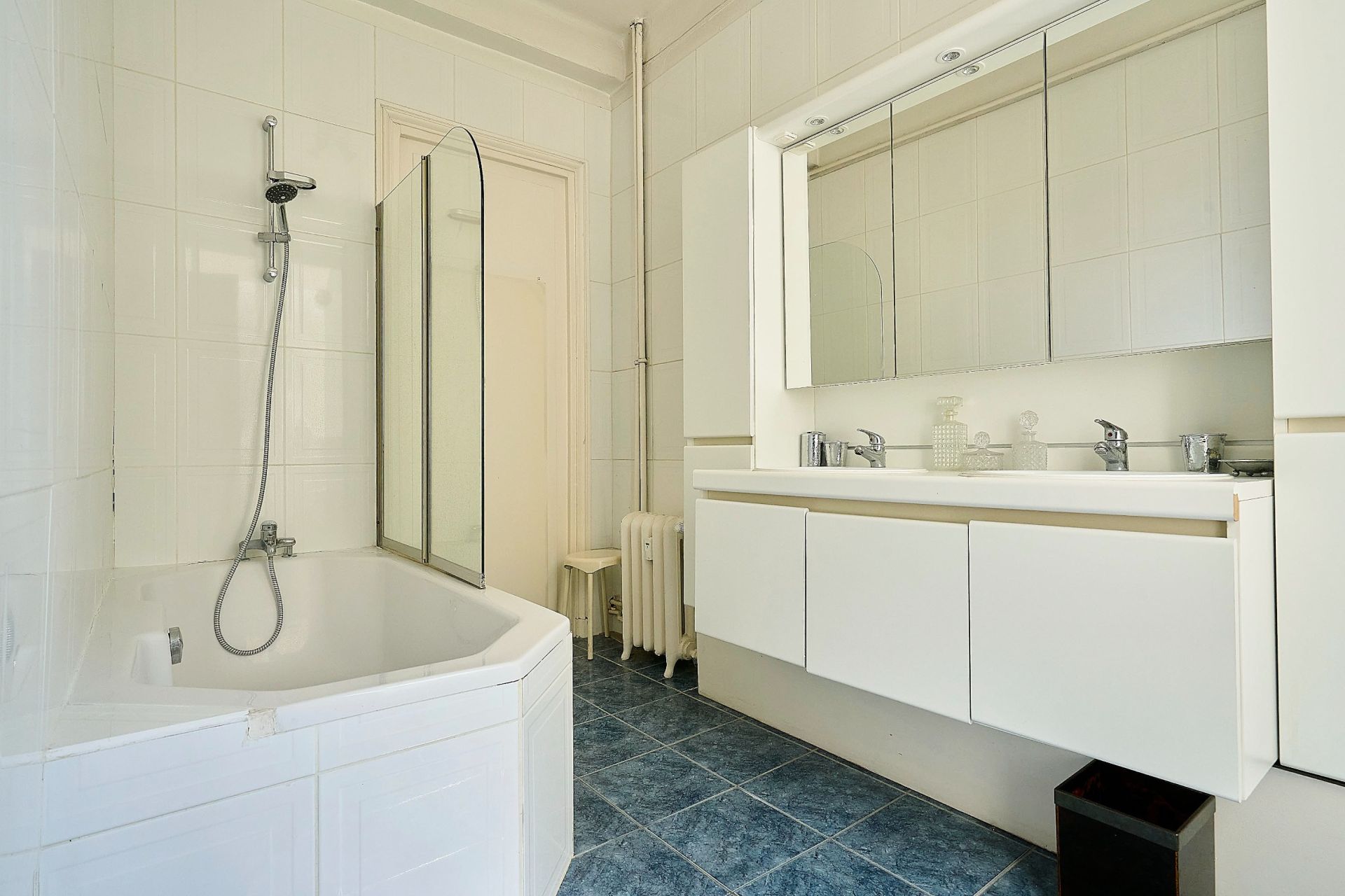 luxury apartment 7 Rooms for sale on LILLE (59000)