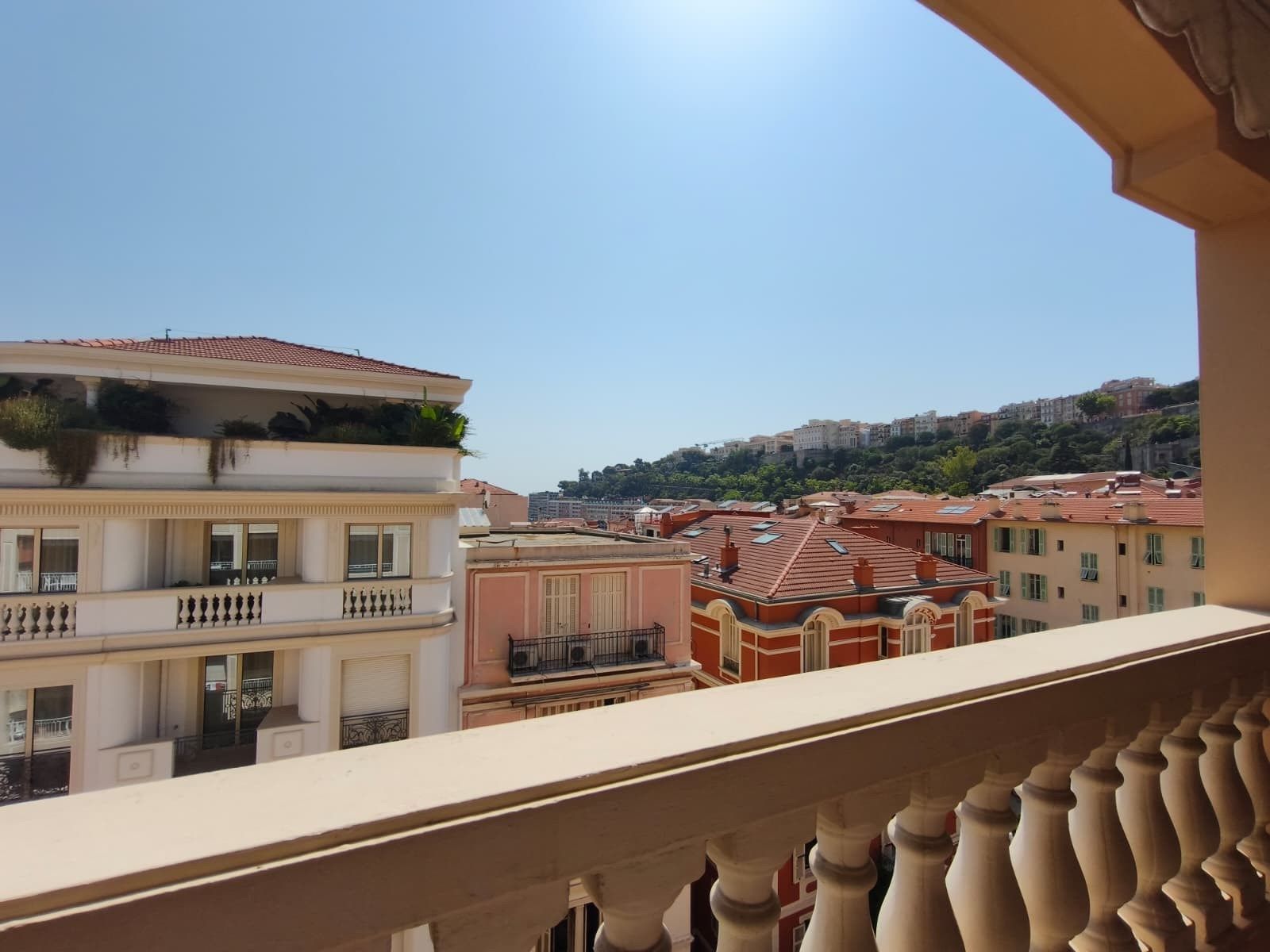 luxury apartment 3 Rooms for rent on MONACO (98000)