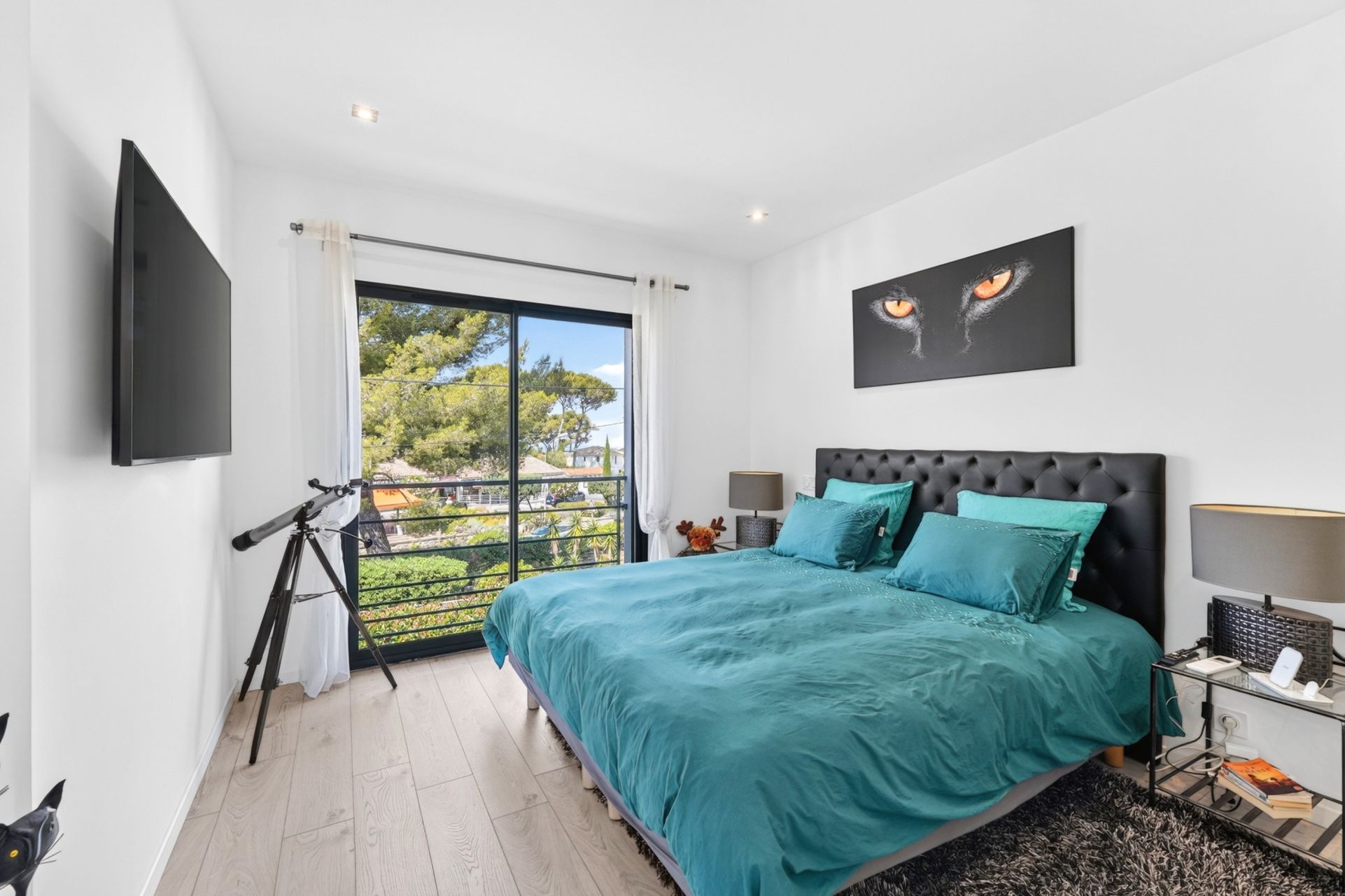 luxury house 5 Rooms for sale on SANARY SUR MER (83110)