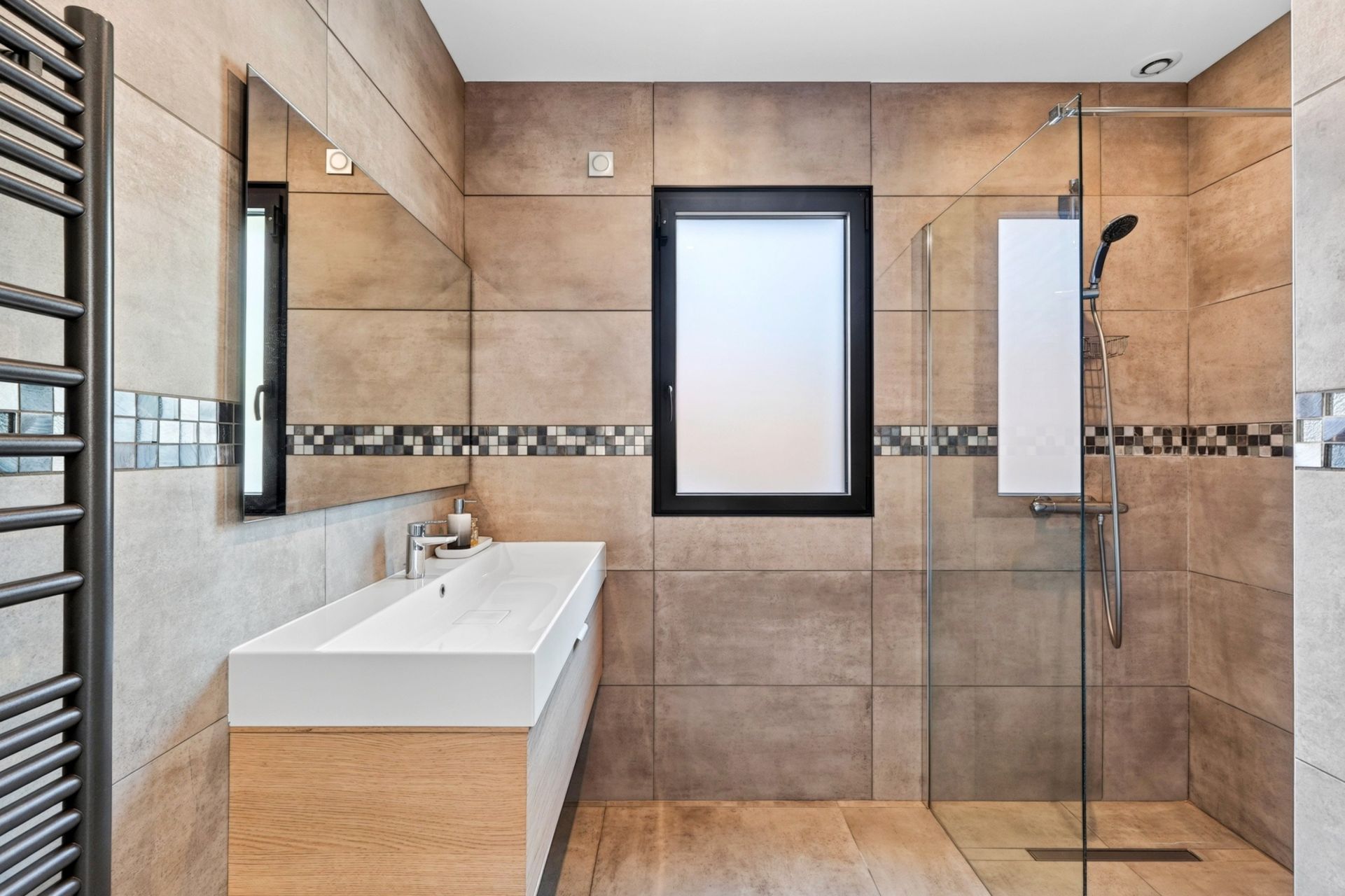 luxury house 5 Rooms for sale on SANARY SUR MER (83110)