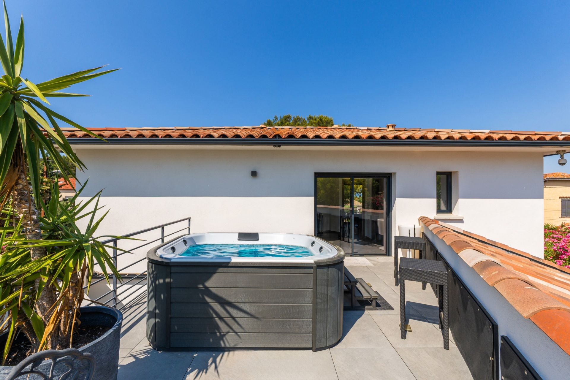 luxury house 5 Rooms for sale on SANARY SUR MER (83110)