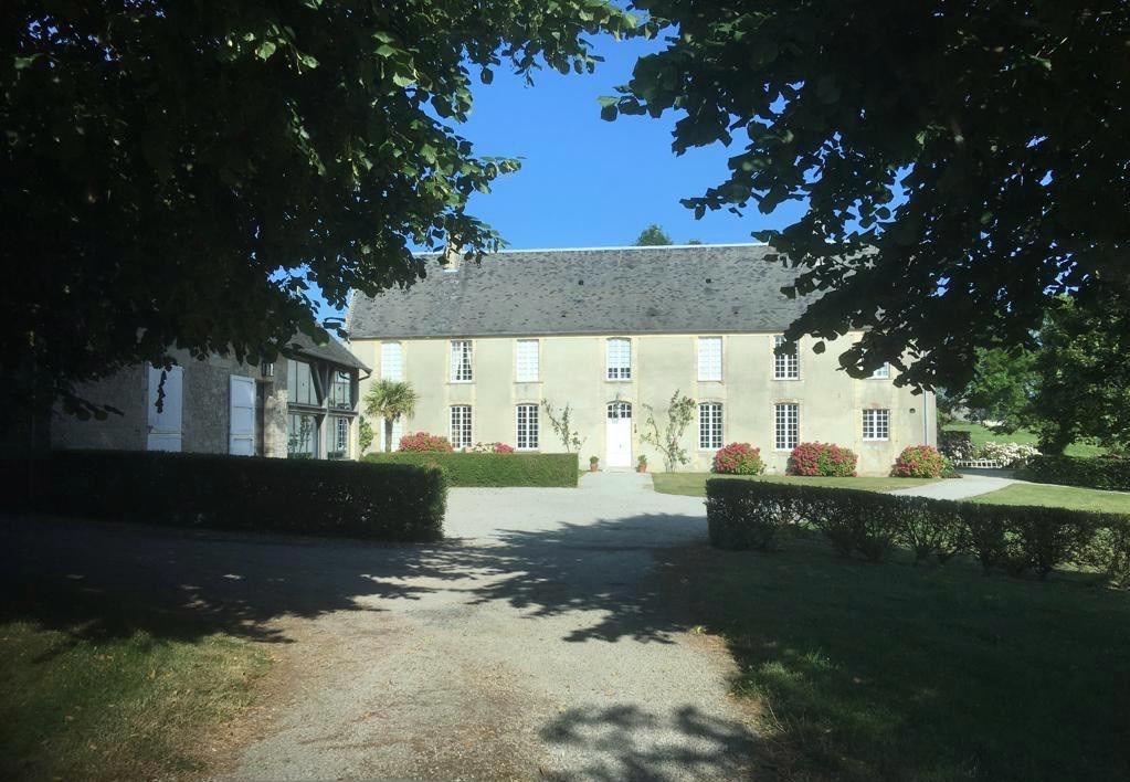 luxury house 8 Rooms for sale on VIERVILLE SUR MER (14710)