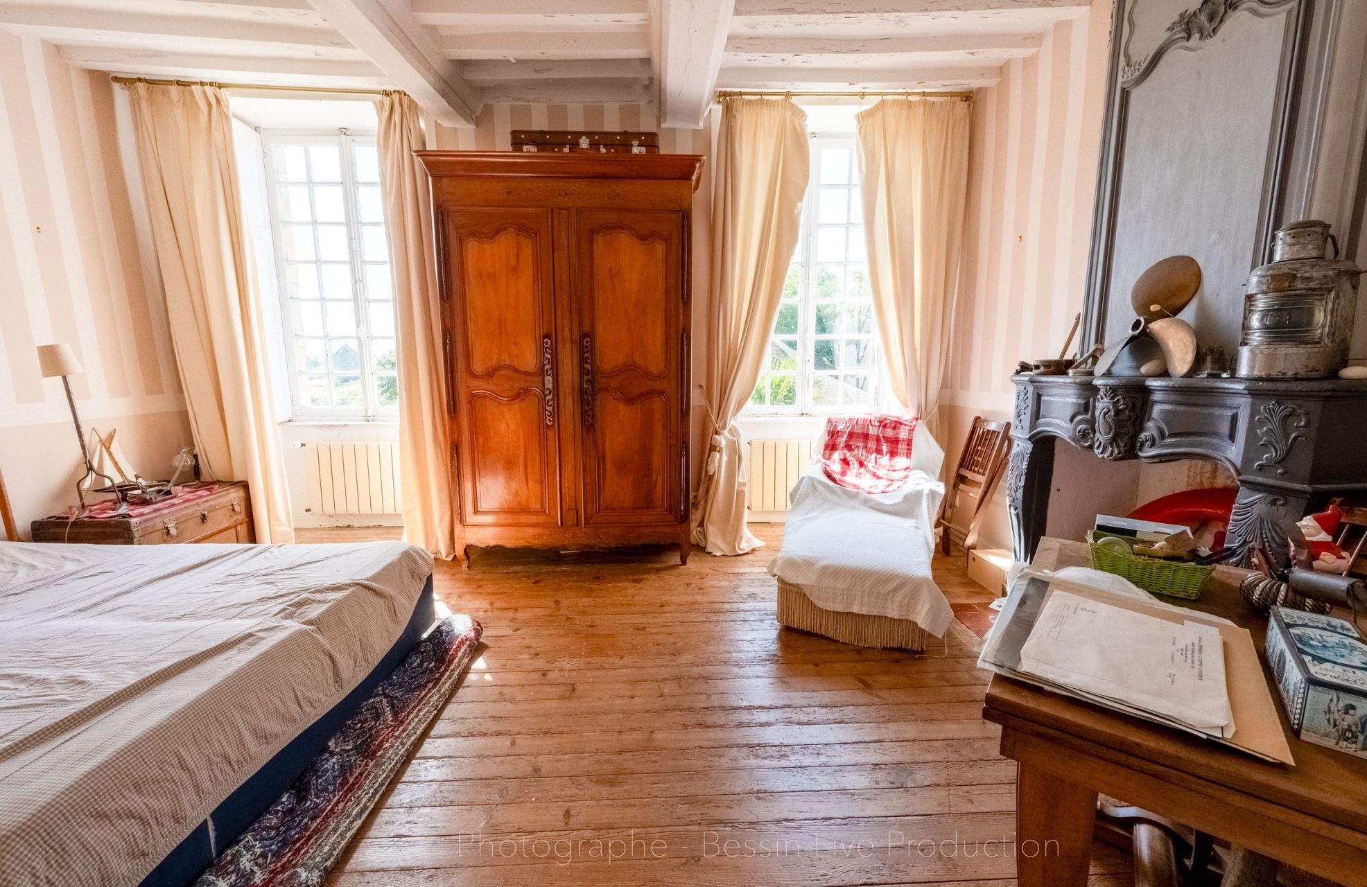 luxury house 8 Rooms for sale on VIERVILLE SUR MER (14710)