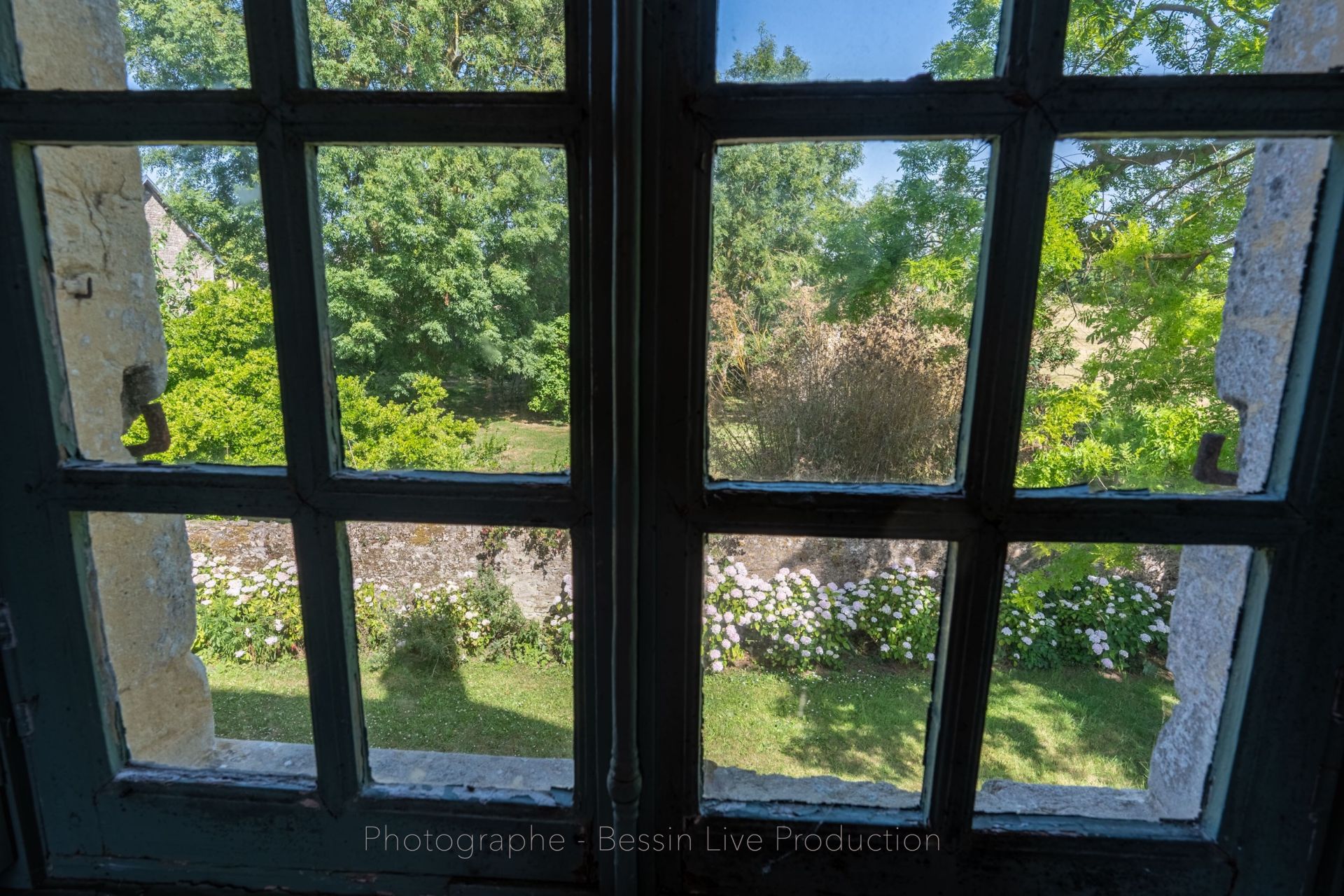luxury house 8 Rooms for sale on VIERVILLE SUR MER (14710)