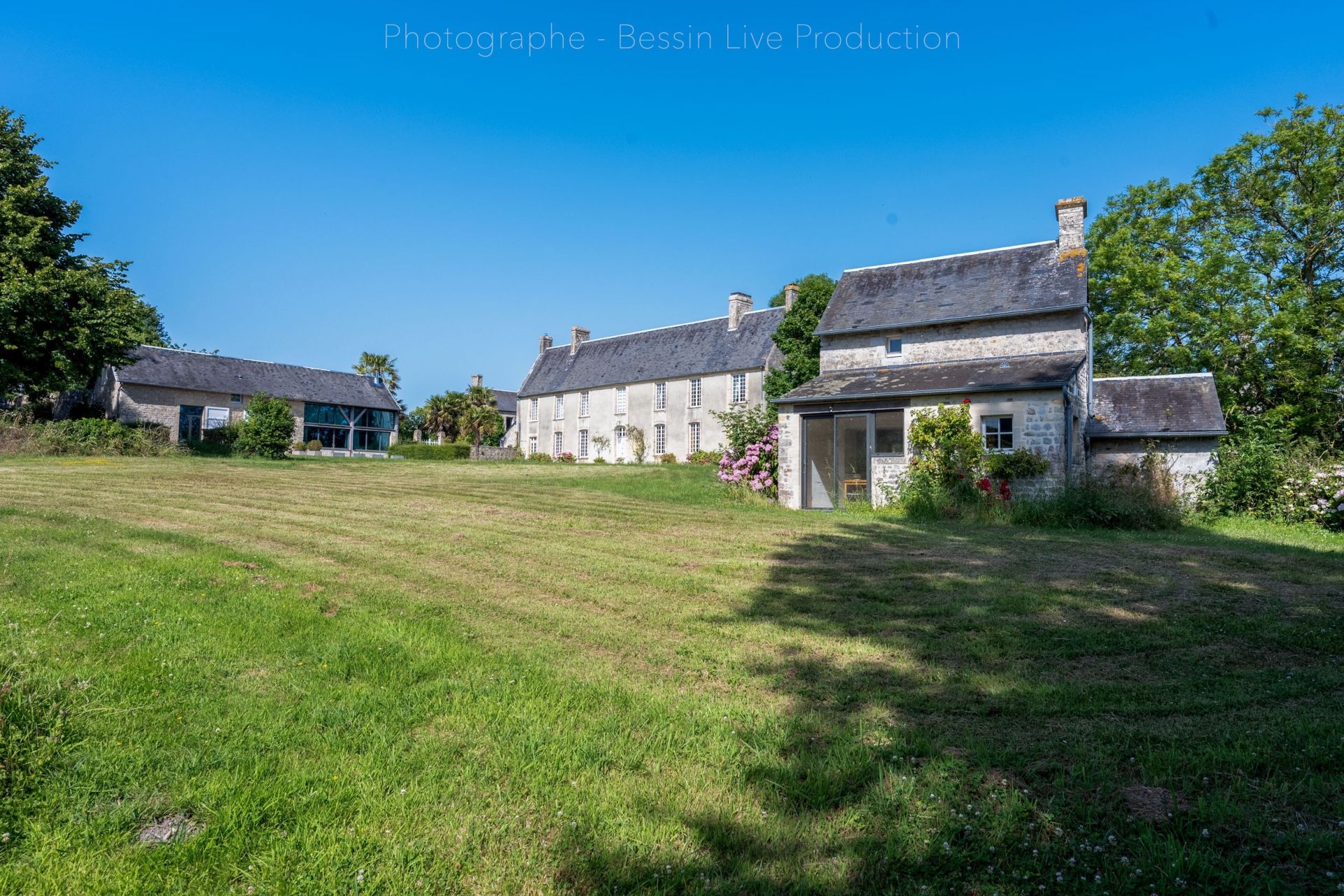 luxury house 8 Rooms for sale on VIERVILLE SUR MER (14710)