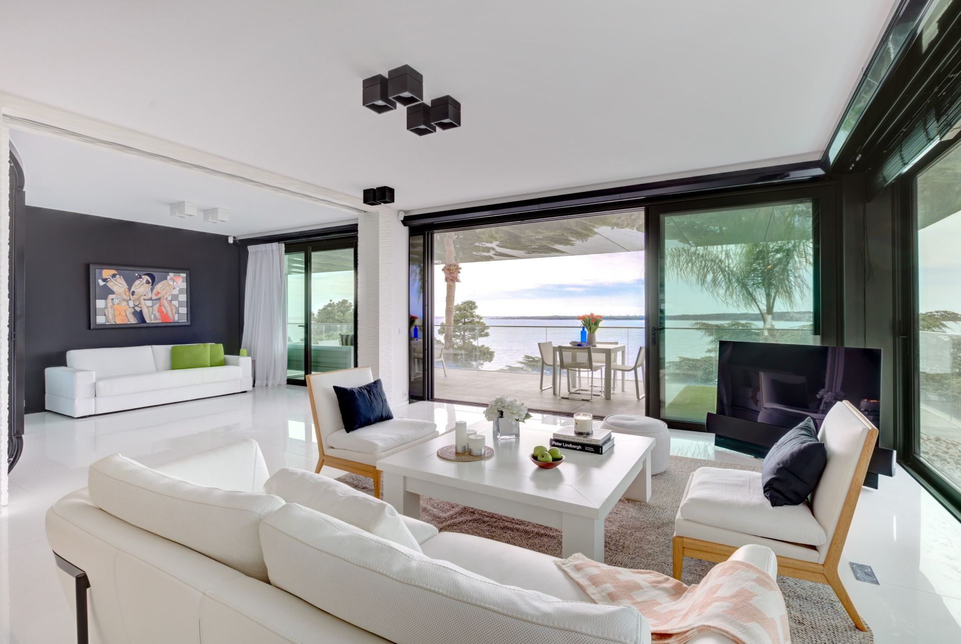 luxury apartment 3 Rooms for sale on CANNES (06400)