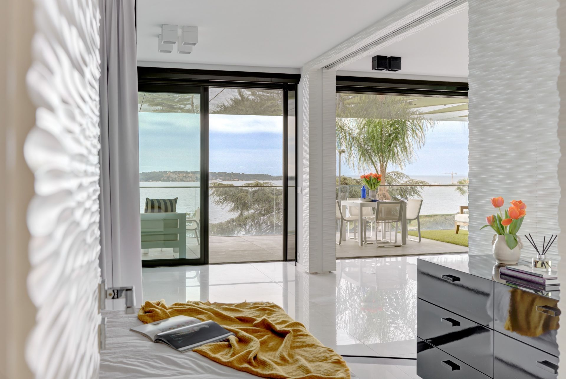 luxury apartment 3 Rooms for sale on CANNES (06400)