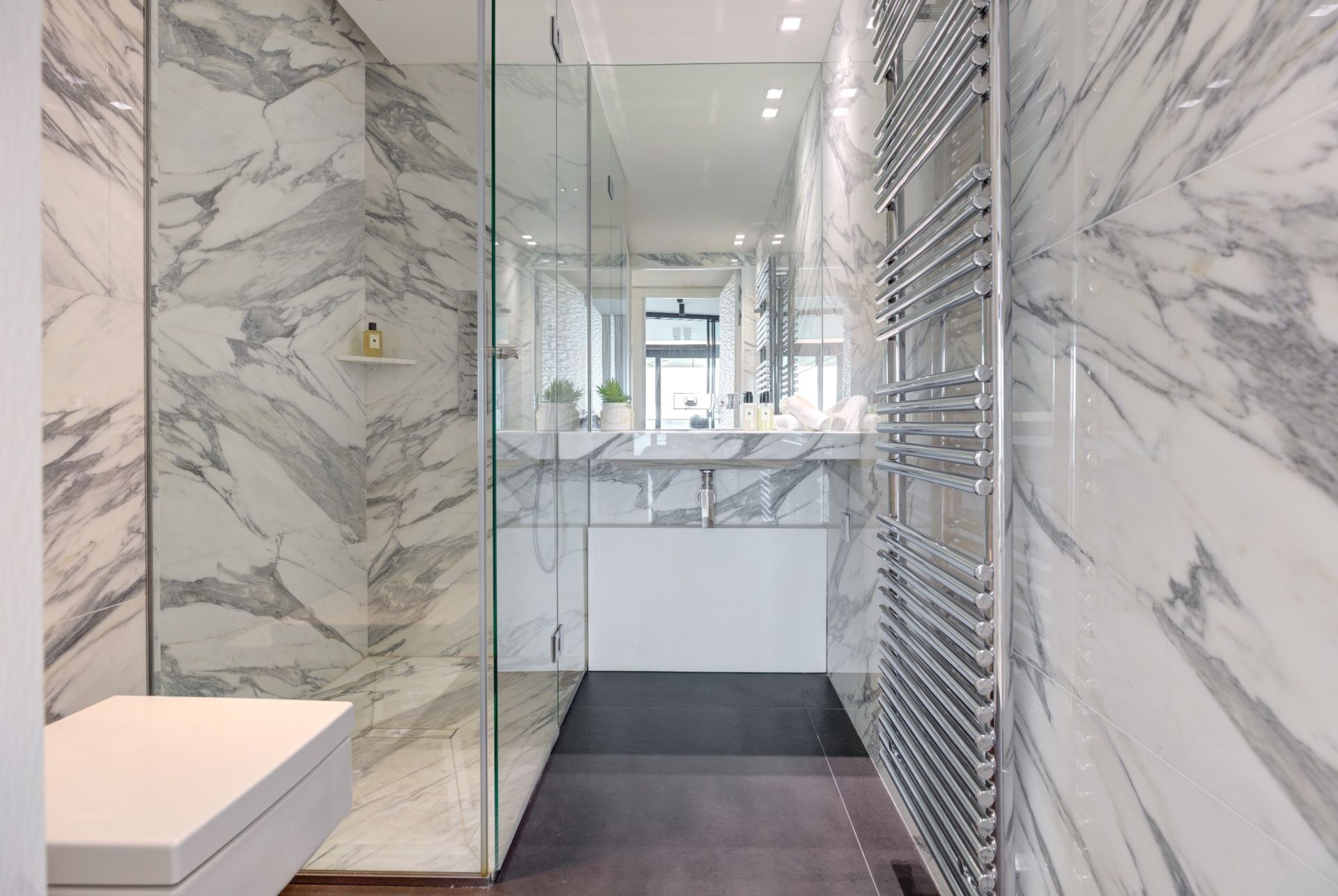 luxury apartment 3 Rooms for sale on CANNES (06400)