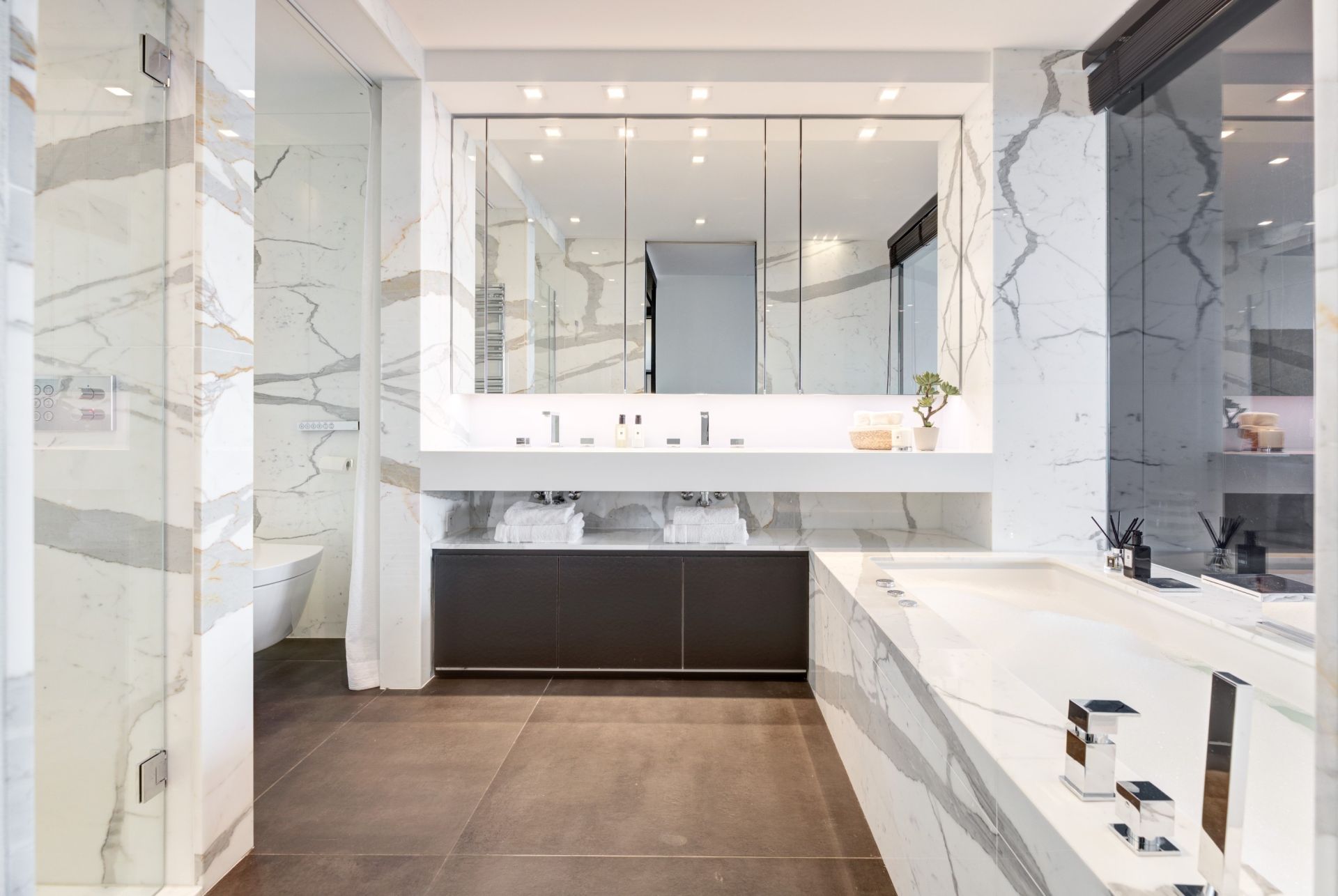 luxury apartment 3 Rooms for sale on CANNES (06400)