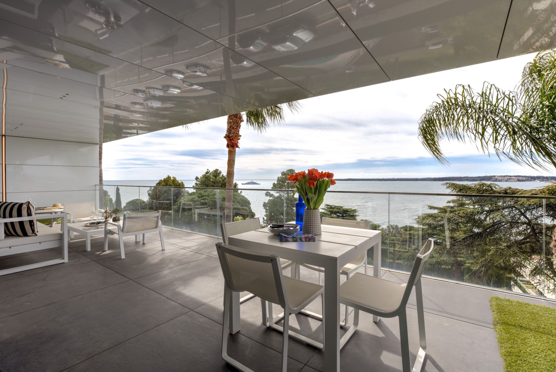 luxury apartment 3 Rooms for sale on CANNES (06400)