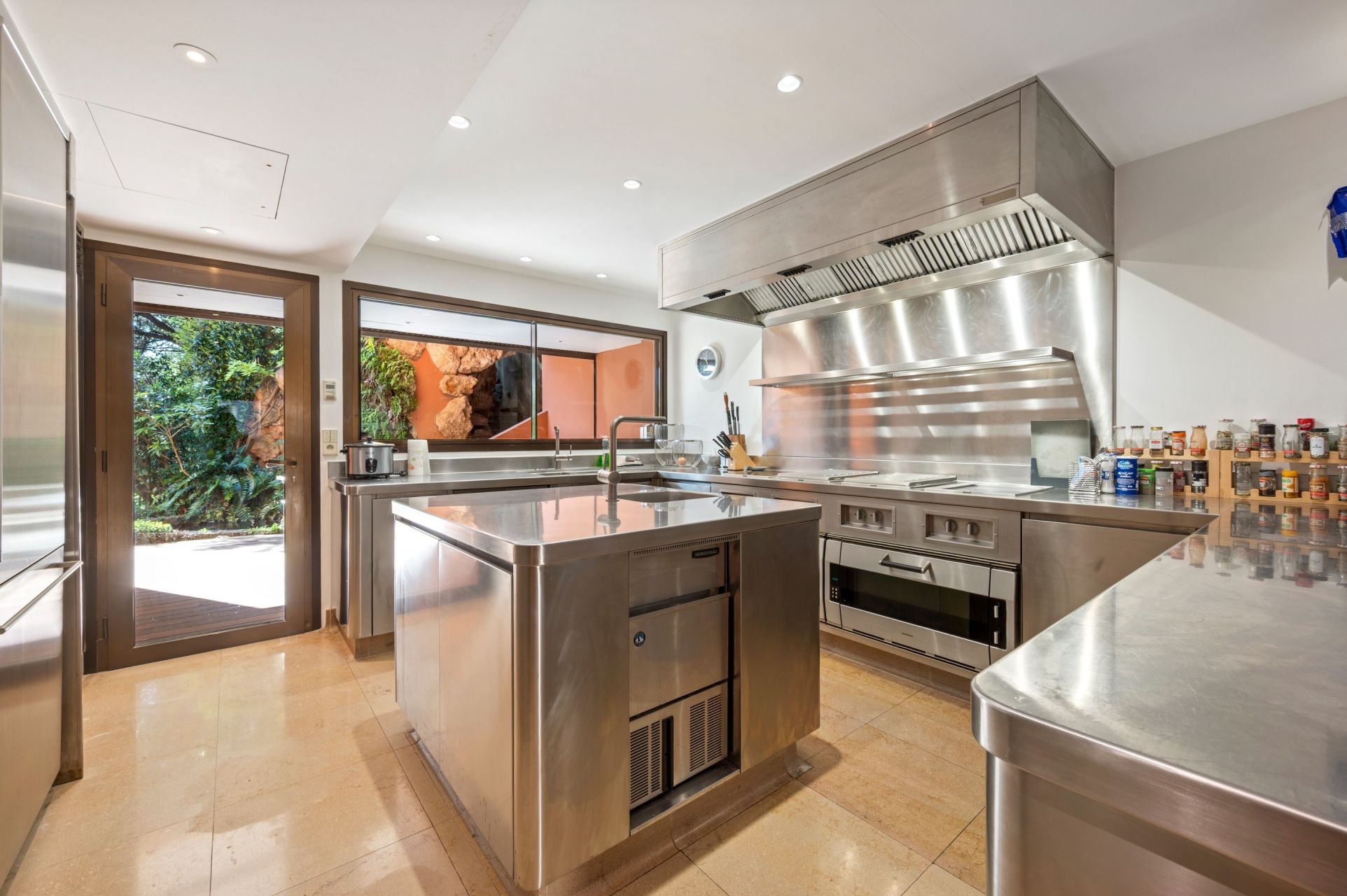luxury villa 22 Rooms for sale on ST JEAN CAP FERRAT (06230)
