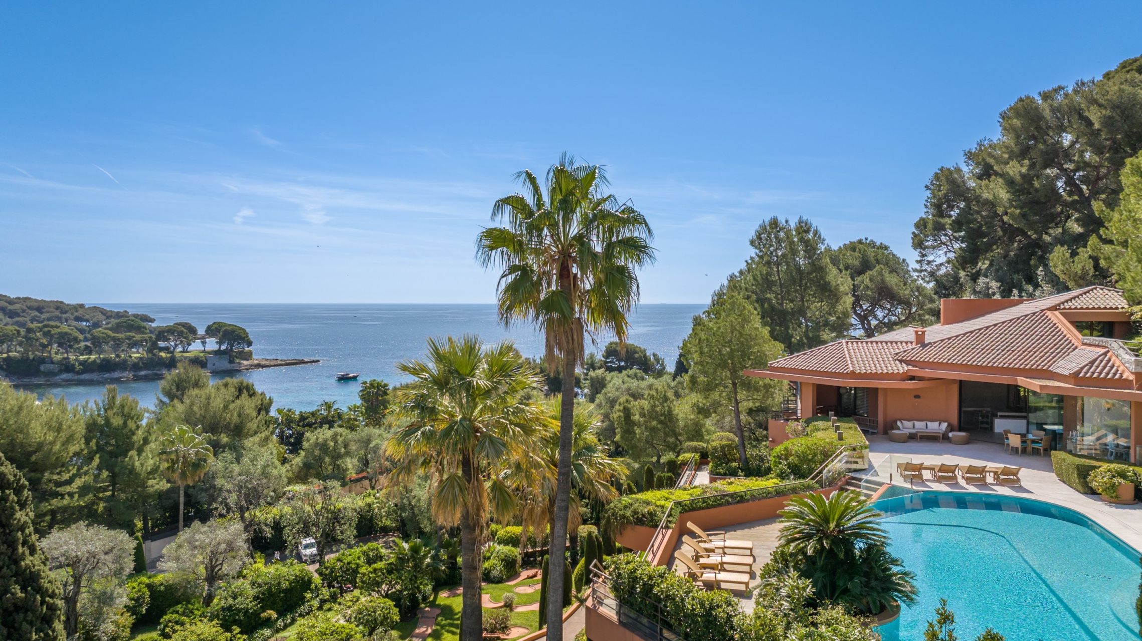 luxury villa 22 Rooms for sale on ST JEAN CAP FERRAT (06230)