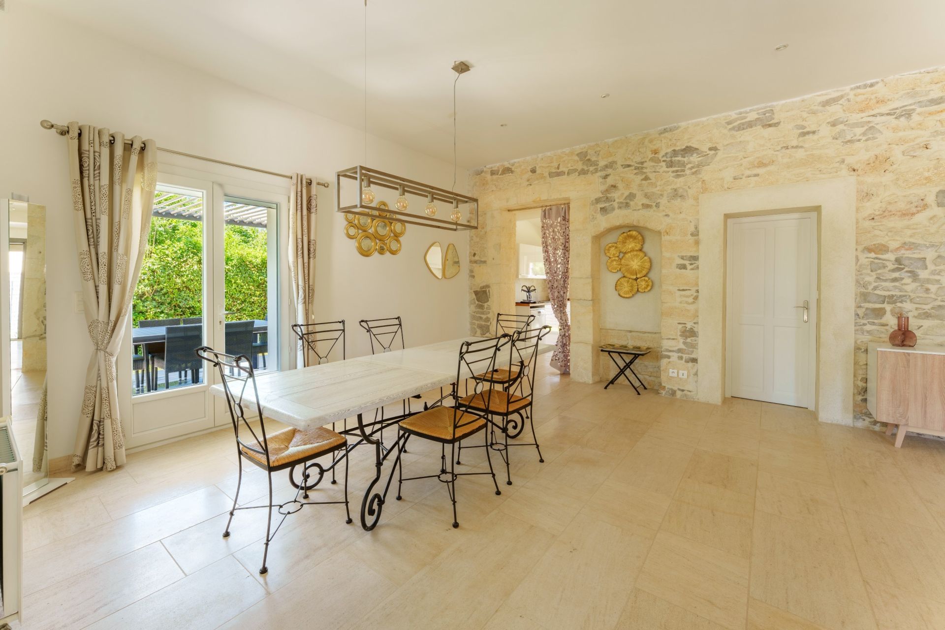 luxury house 7 Rooms for sale on CASTRIES (34160)