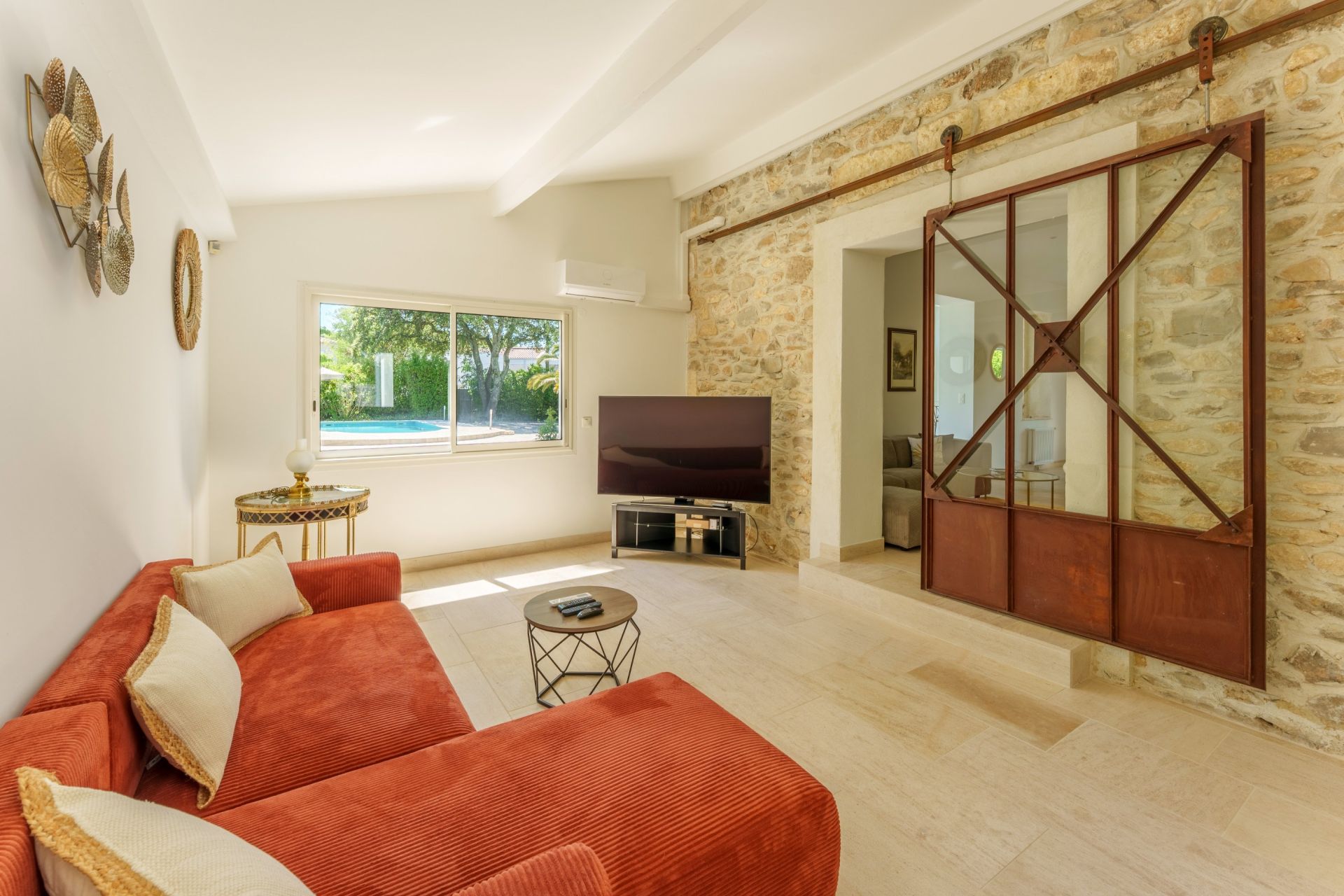 luxury house 7 Rooms for sale on CASTRIES (34160)