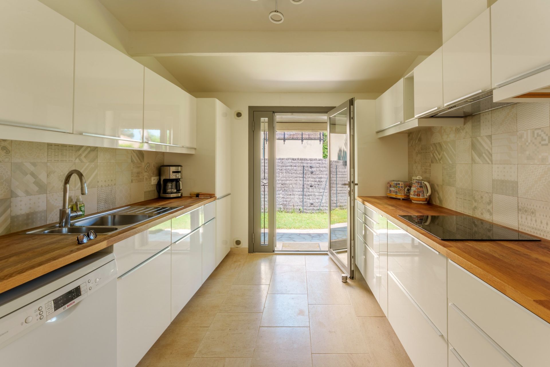 luxury house 7 Rooms for sale on CASTRIES (34160)