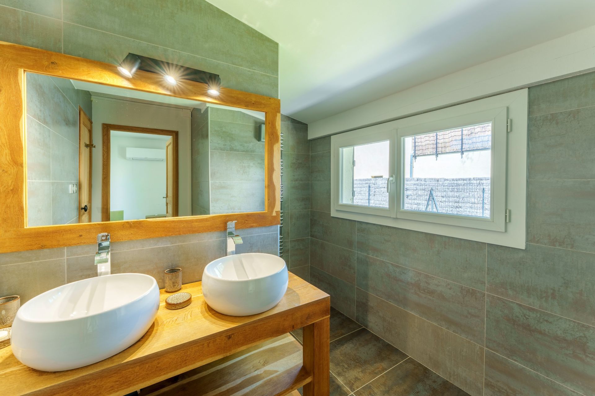 luxury house 7 Rooms for sale on CASTRIES (34160)