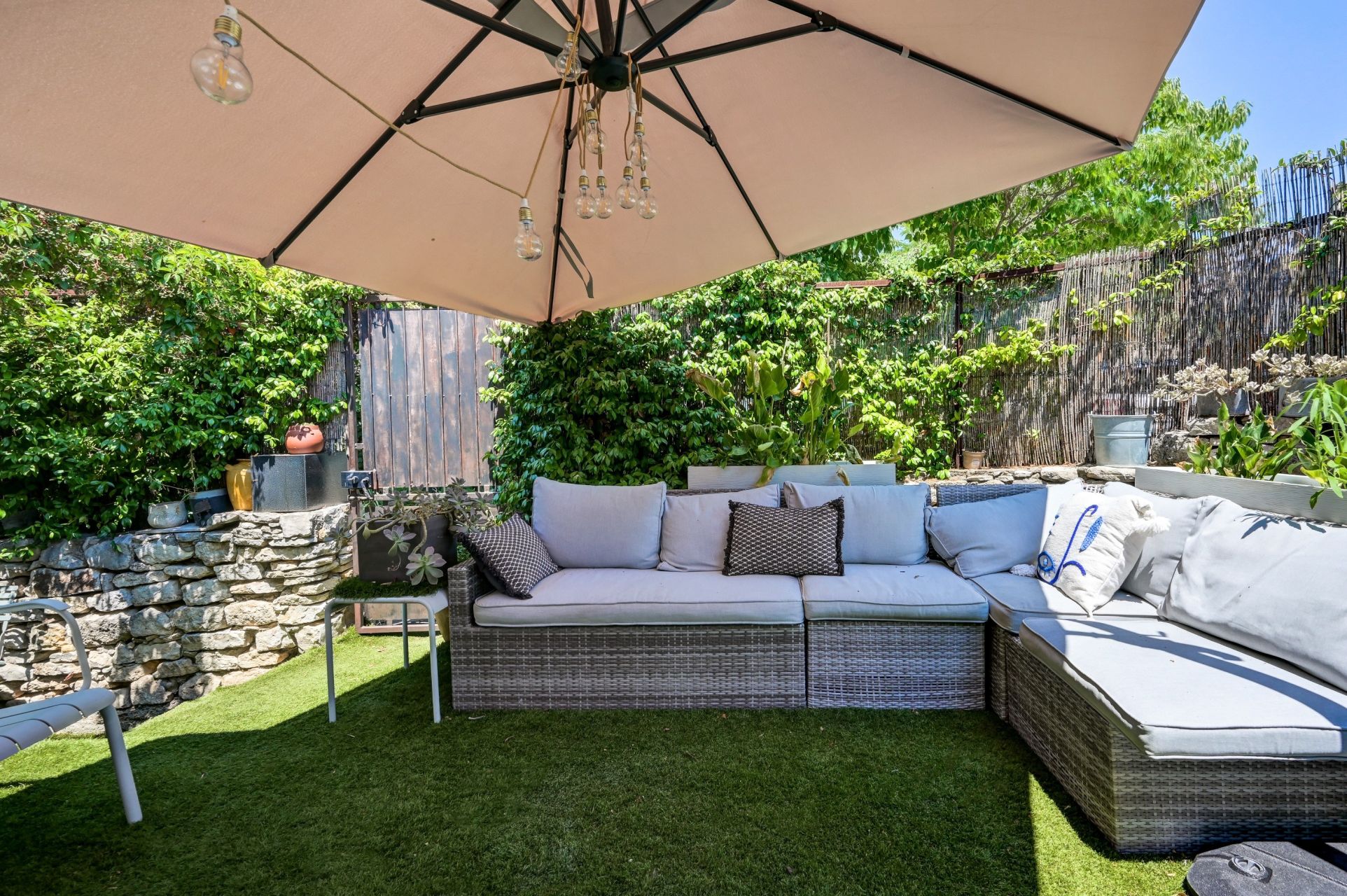 luxury house 4 Rooms for sale on AIX EN PROVENCE (13540)