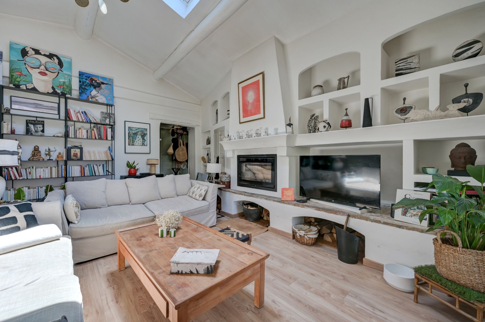 luxury house 4 Rooms for sale on AIX EN PROVENCE (13540)