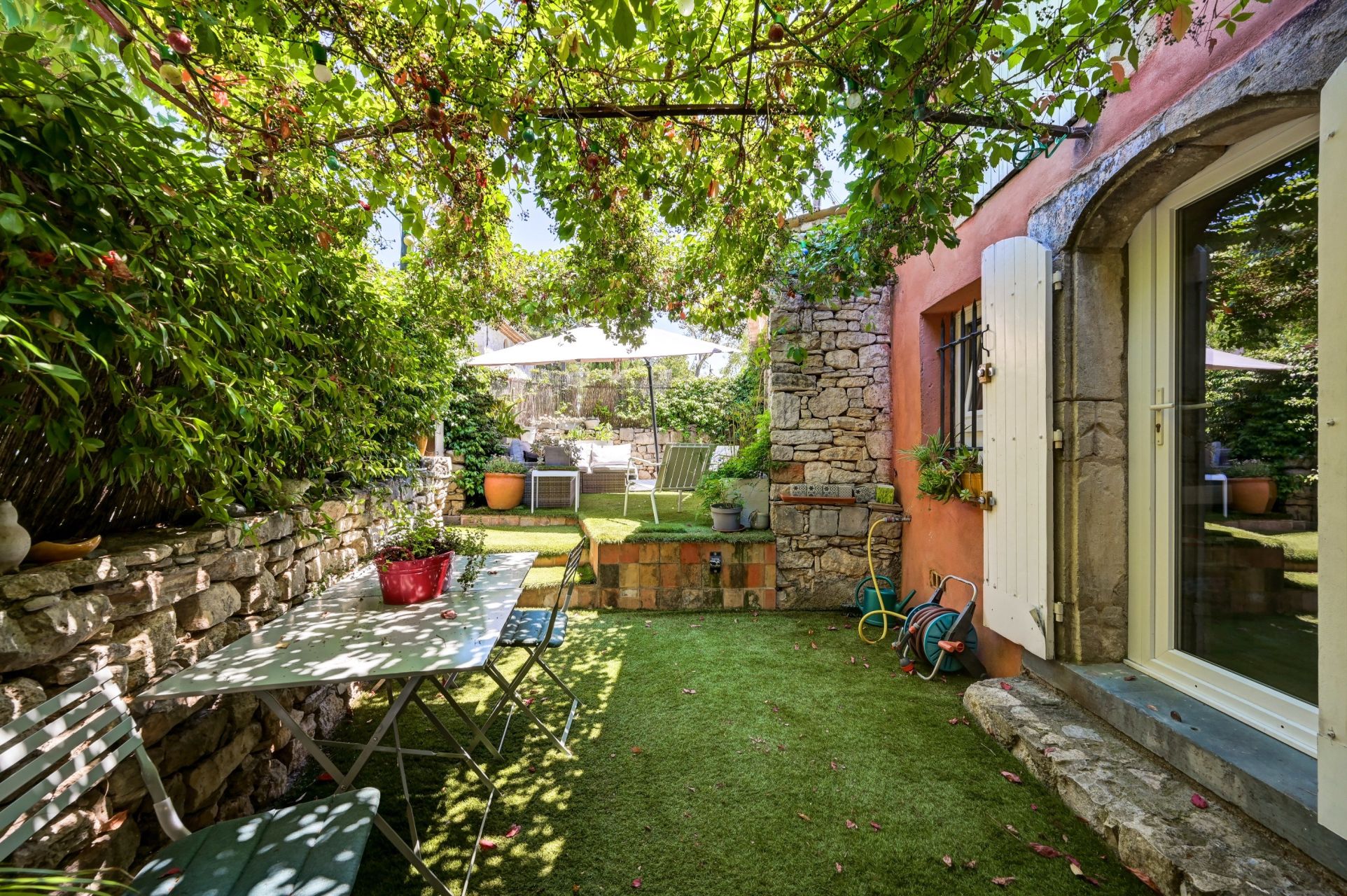 luxury house 4 Rooms for sale on AIX EN PROVENCE (13540)