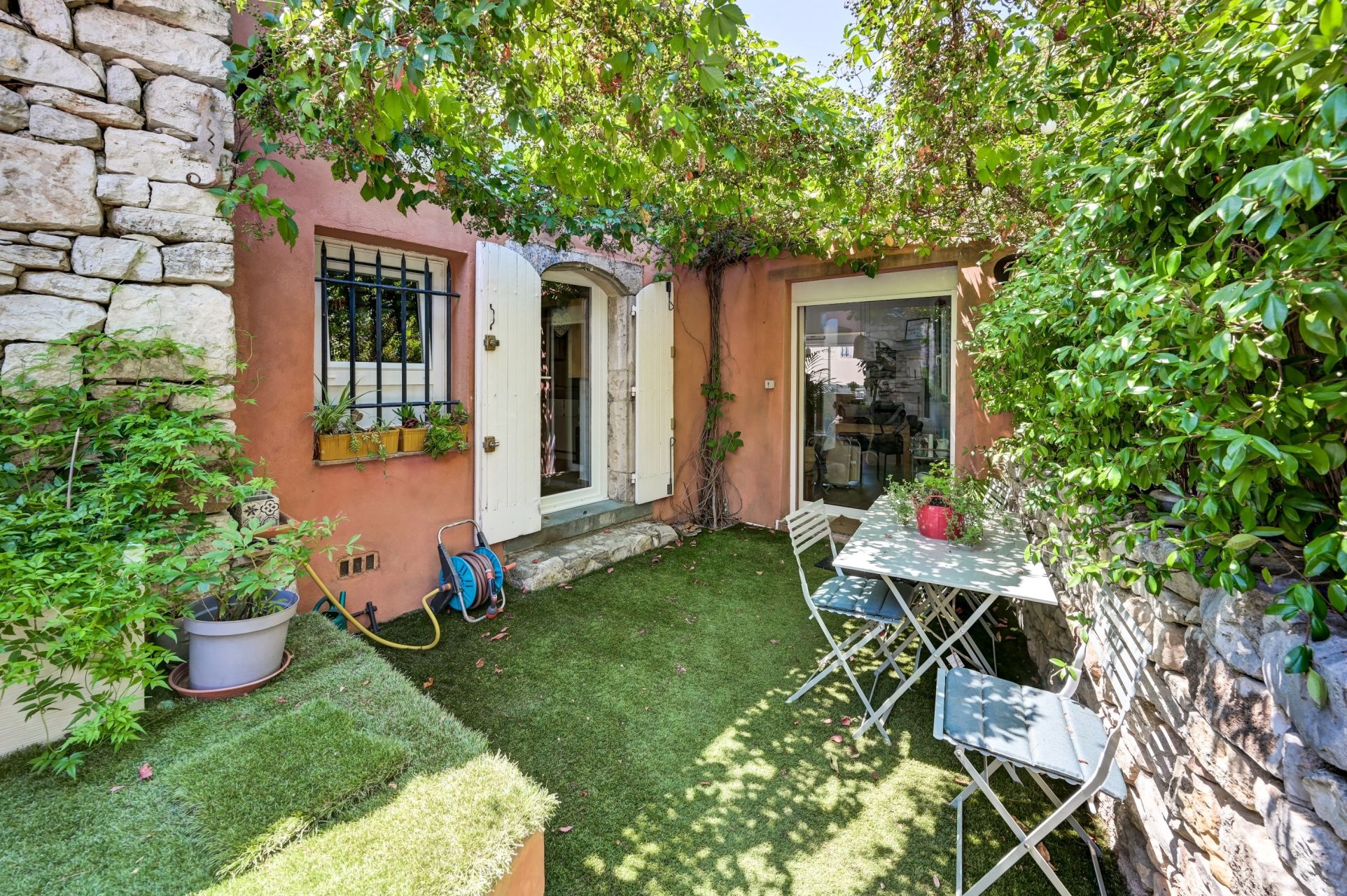 luxury house 4 Rooms for sale on AIX EN PROVENCE (13540)