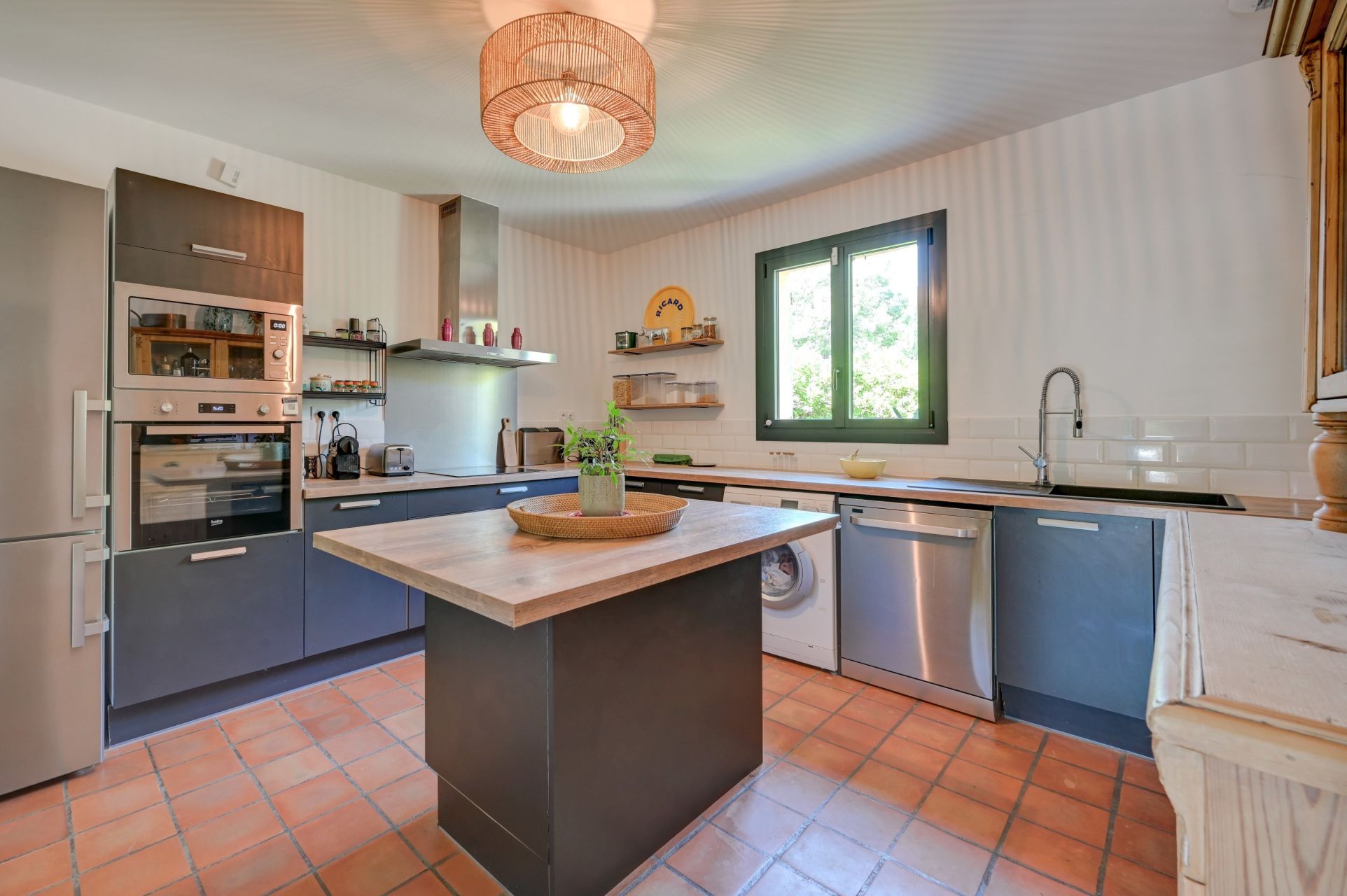 maison de luxe 4 Pièces en vente sur EGUILLES (13510)