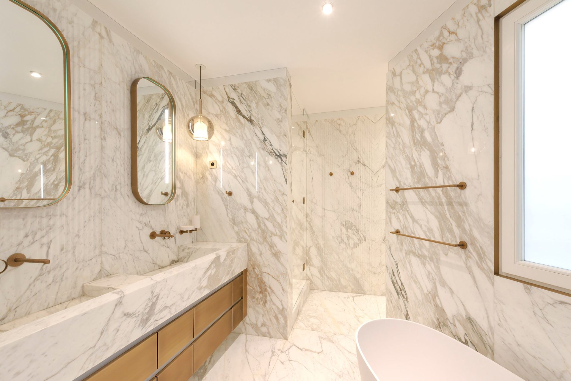 luxury apartment 8 Rooms for rent on PARIS (75016)