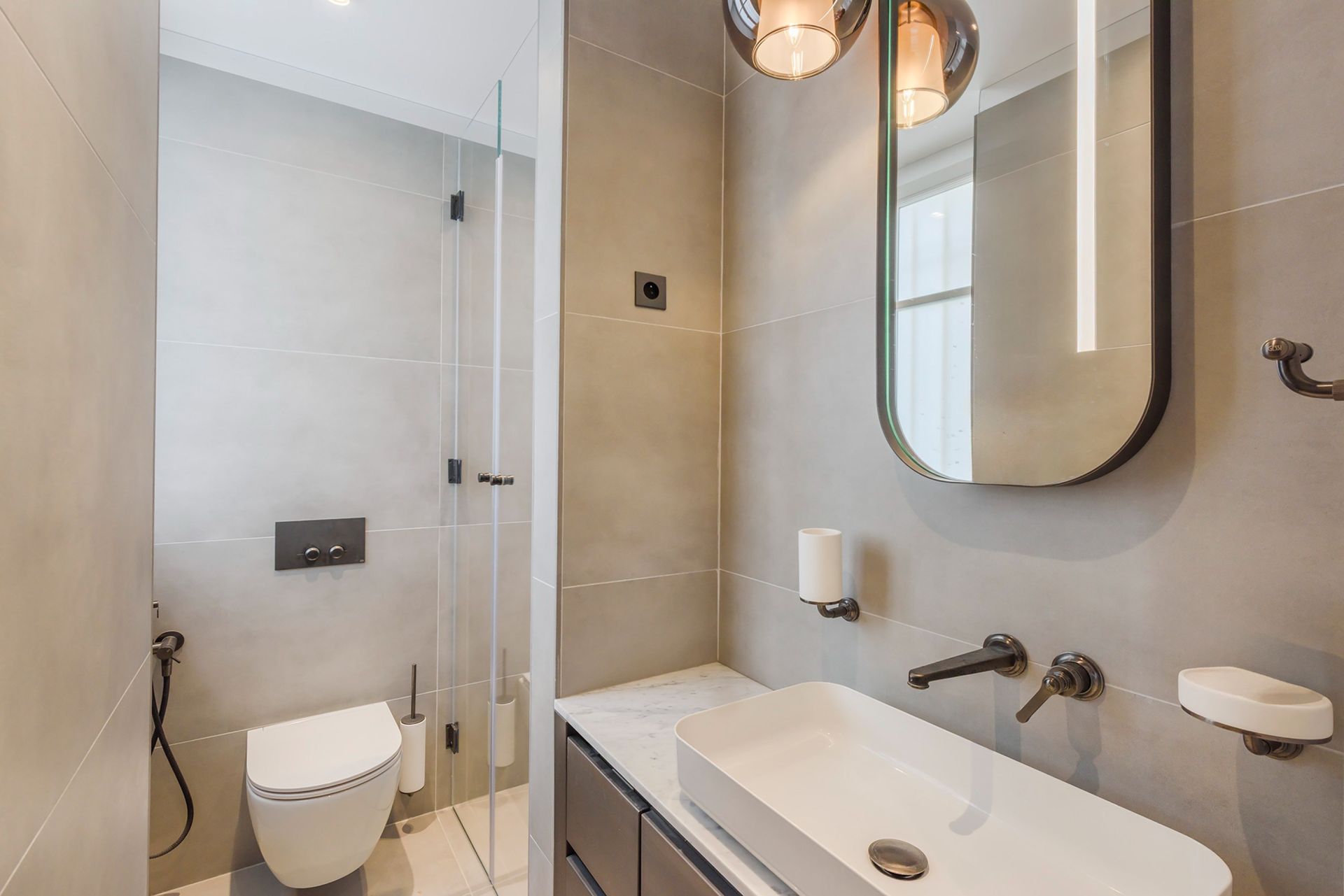 luxury apartment 8 Rooms for rent on PARIS (75016)
