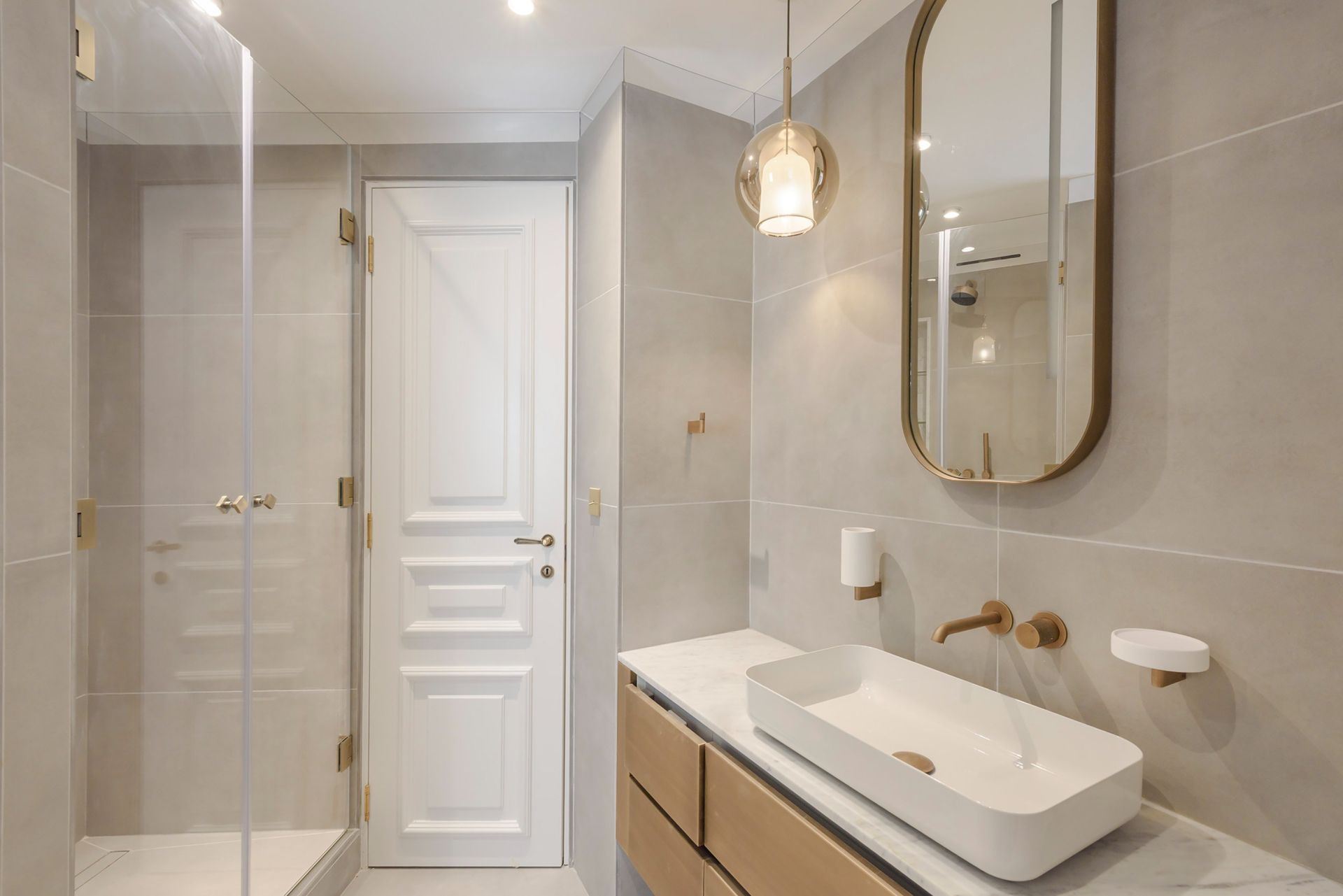 luxury apartment 8 Rooms for rent on PARIS (75016)