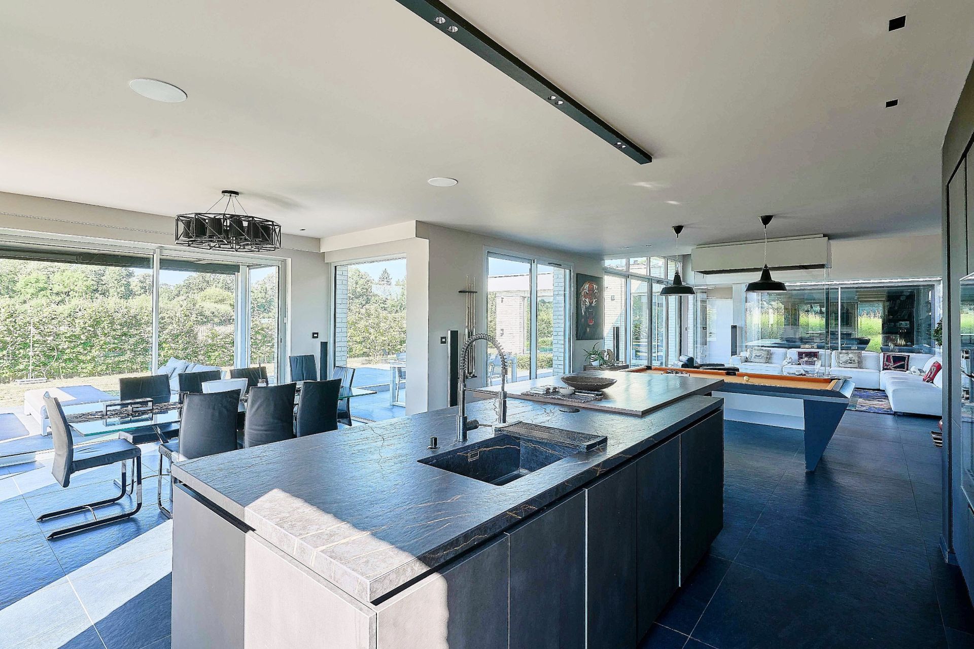 luxury house 10 Rooms for sale on MERIGNIES (59710)
