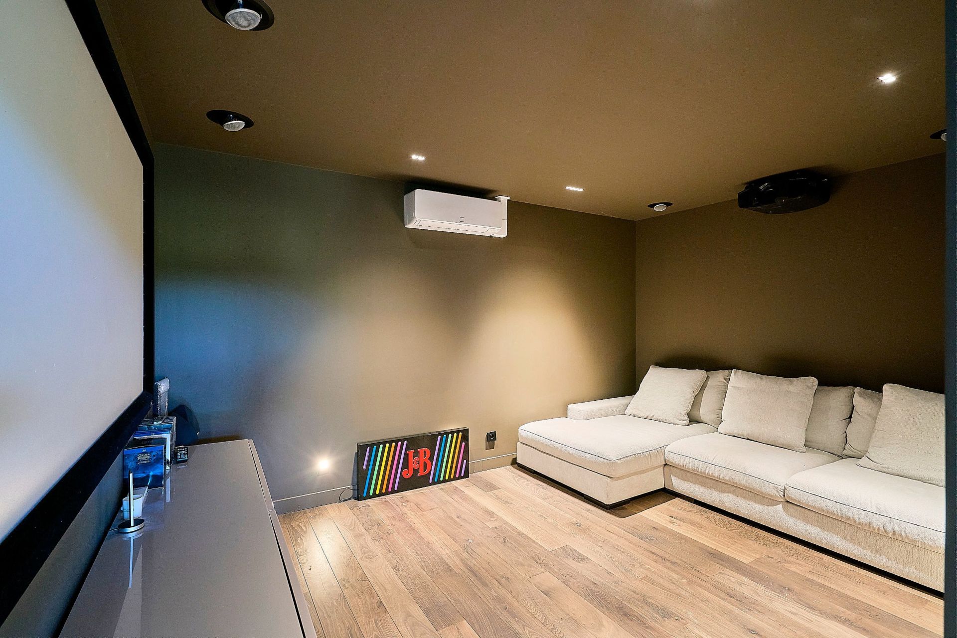 luxury house 10 Rooms for sale on MERIGNIES (59710)